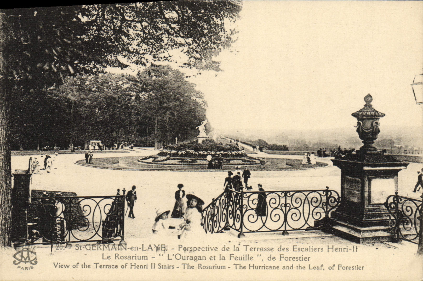 CPA Saint Germain en Laye Perspective de la Terrasse des Escaliers Henri II Le rosarium L'ouragan et la fauille de Fores