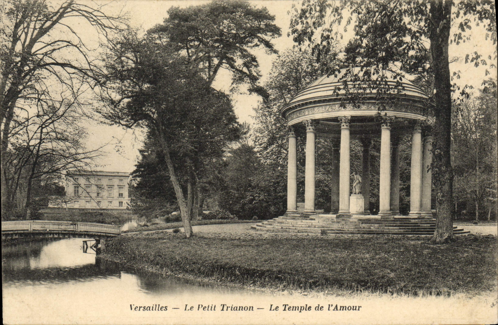 VINTAGE POSTCARD Varsailles Small Trianon the Temple of the Love