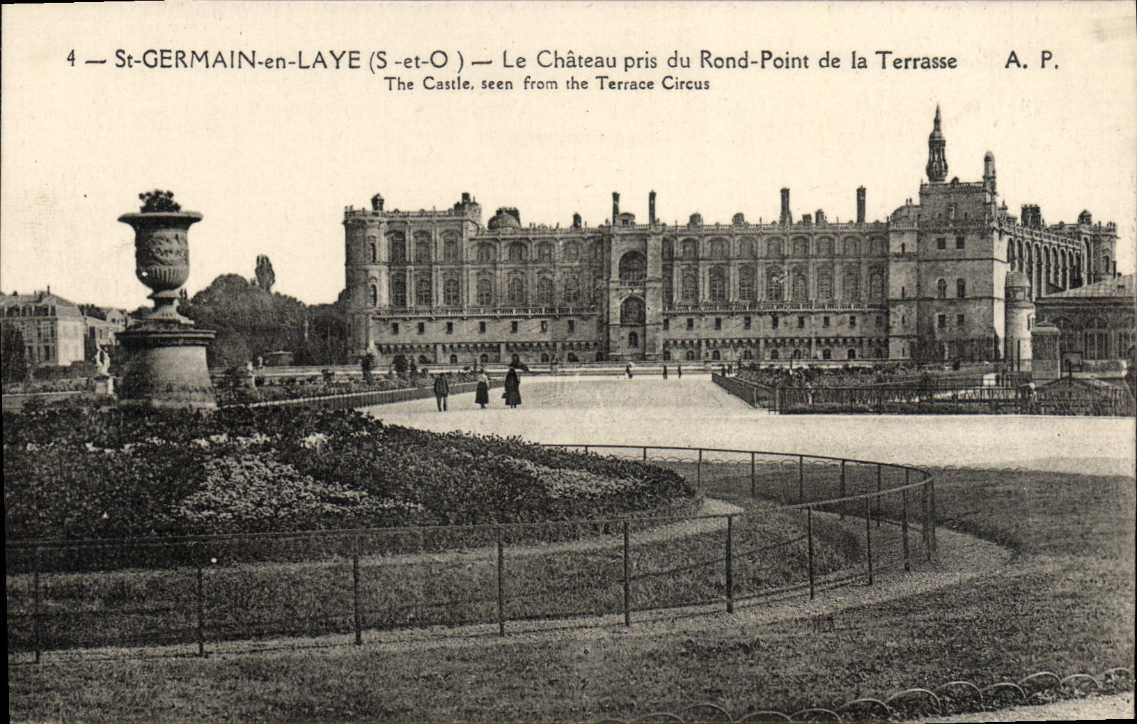 CPA Saint Germain en Laye Le Chateau pris du Rond Point de la Terrasse