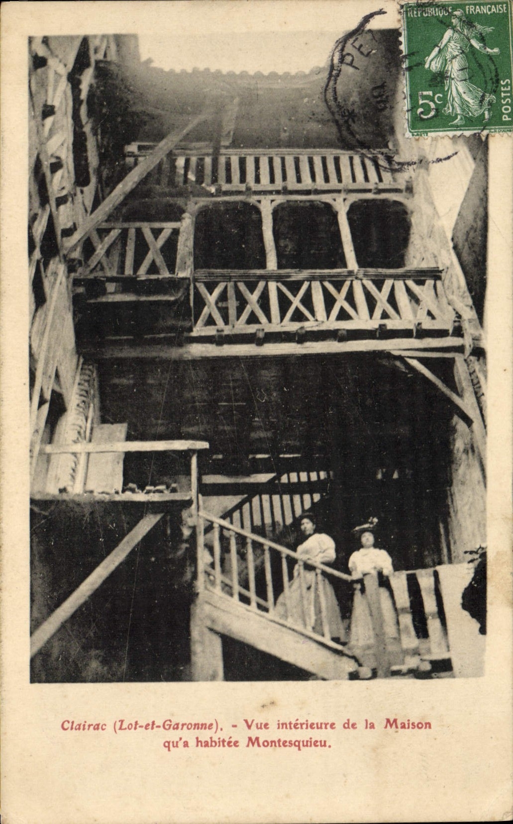 CPA Clairac Vue Interieurre de la Maison qu'a habitee Montesquieu