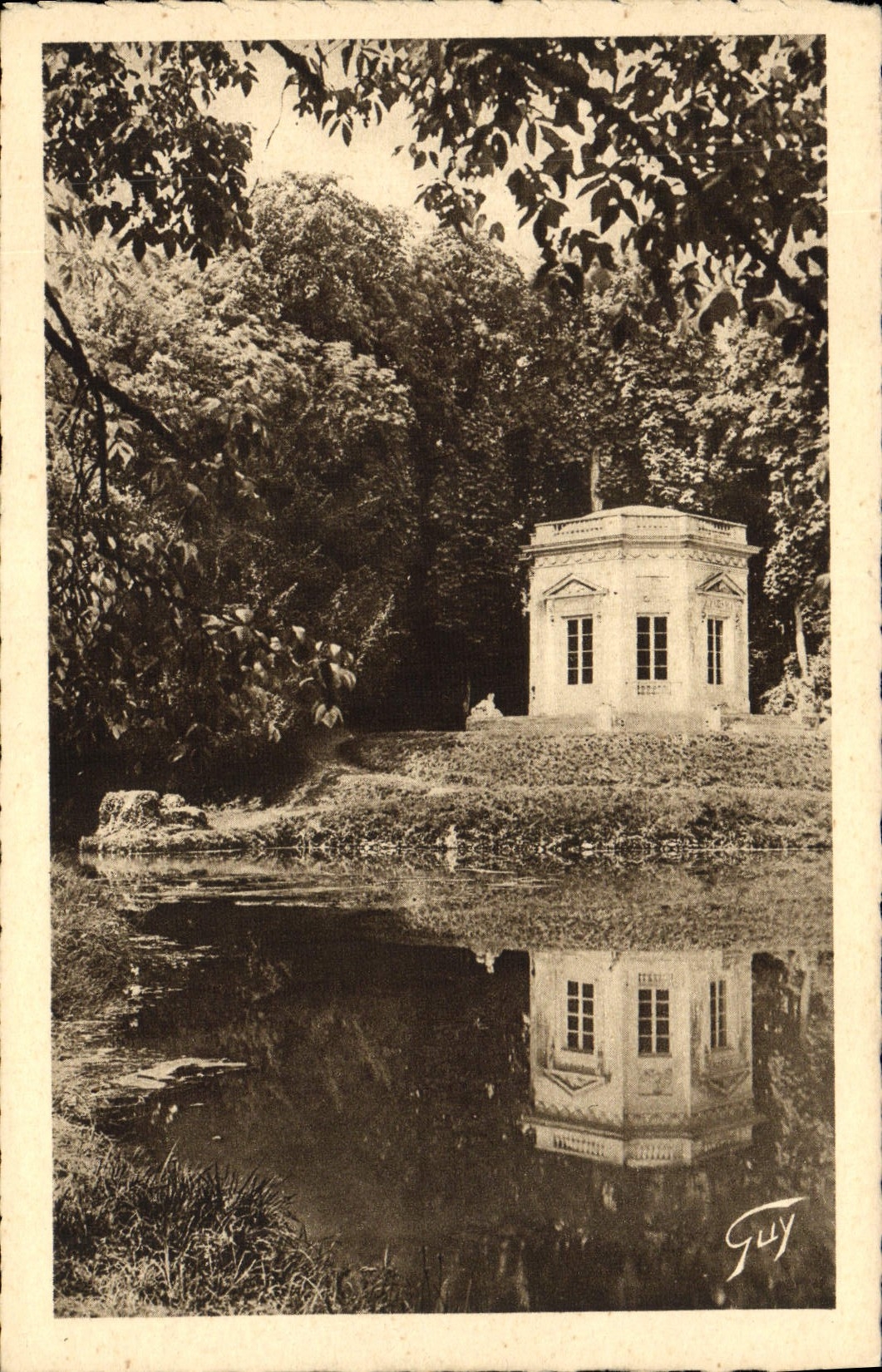 VINTAGE POSTCARD Versailles House of the Music