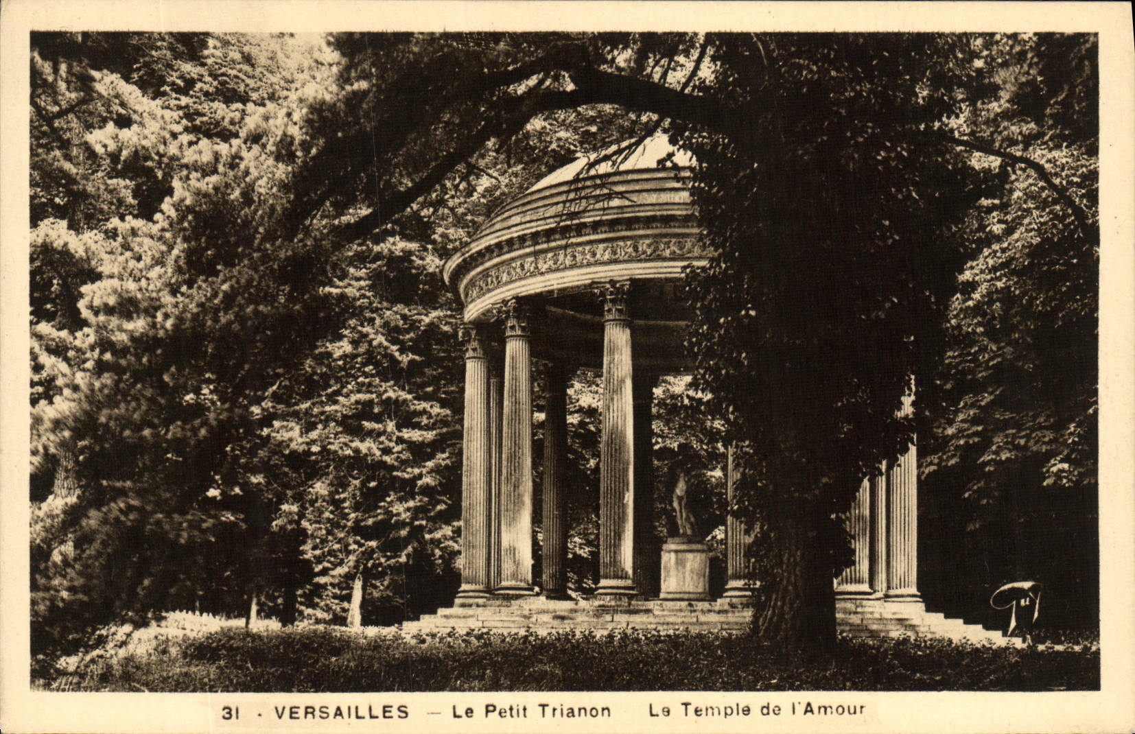 CPA Versailles Le Petit Trianon Le temple de l'amour