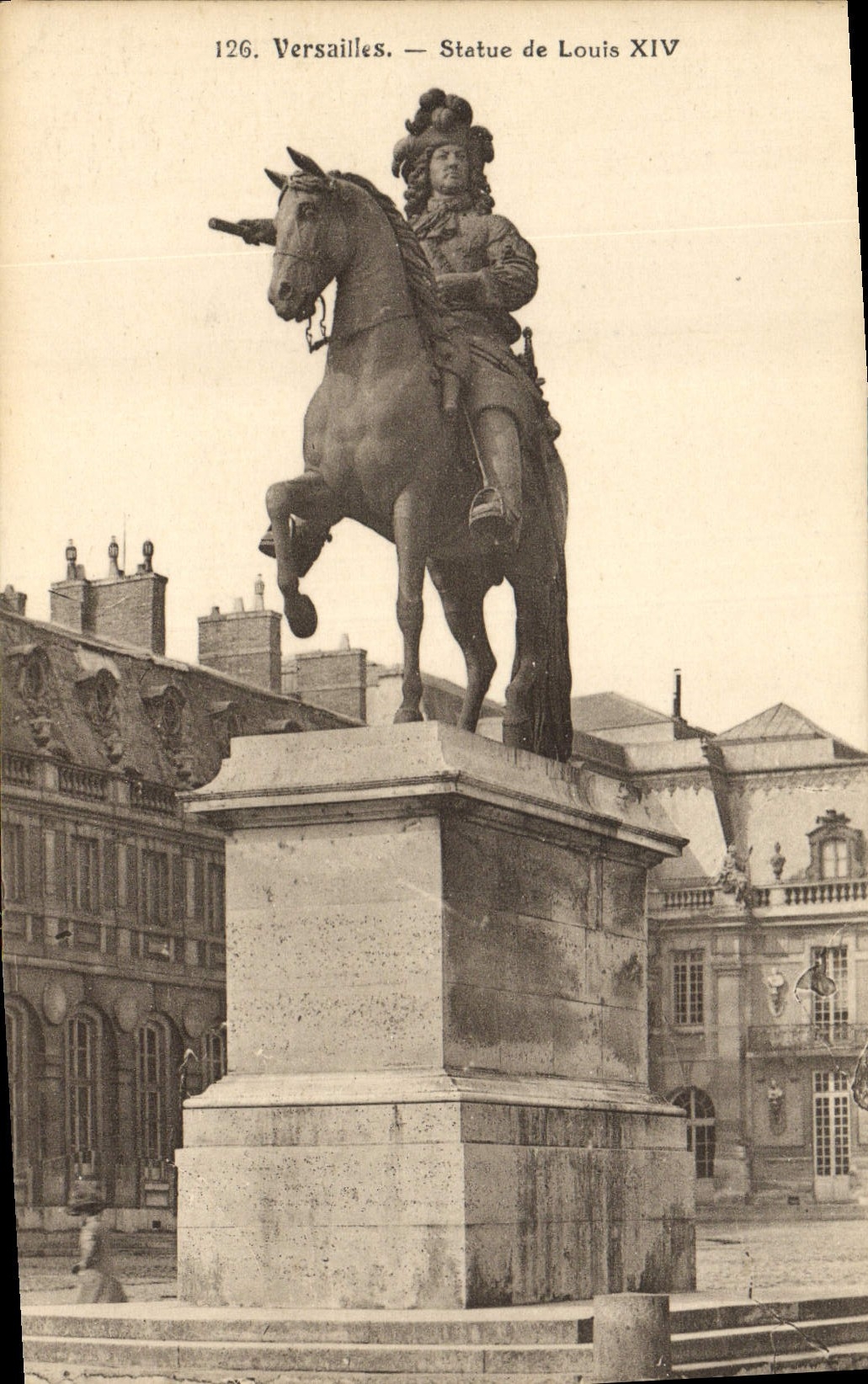 CPA Versailles Statue de Louis XIV