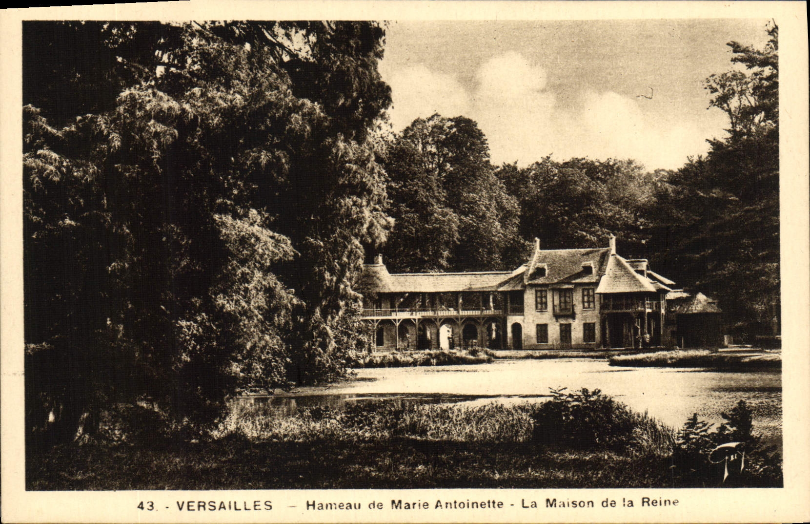 CPA Versailles Hameau de Marie Antoinette La maison de la reine