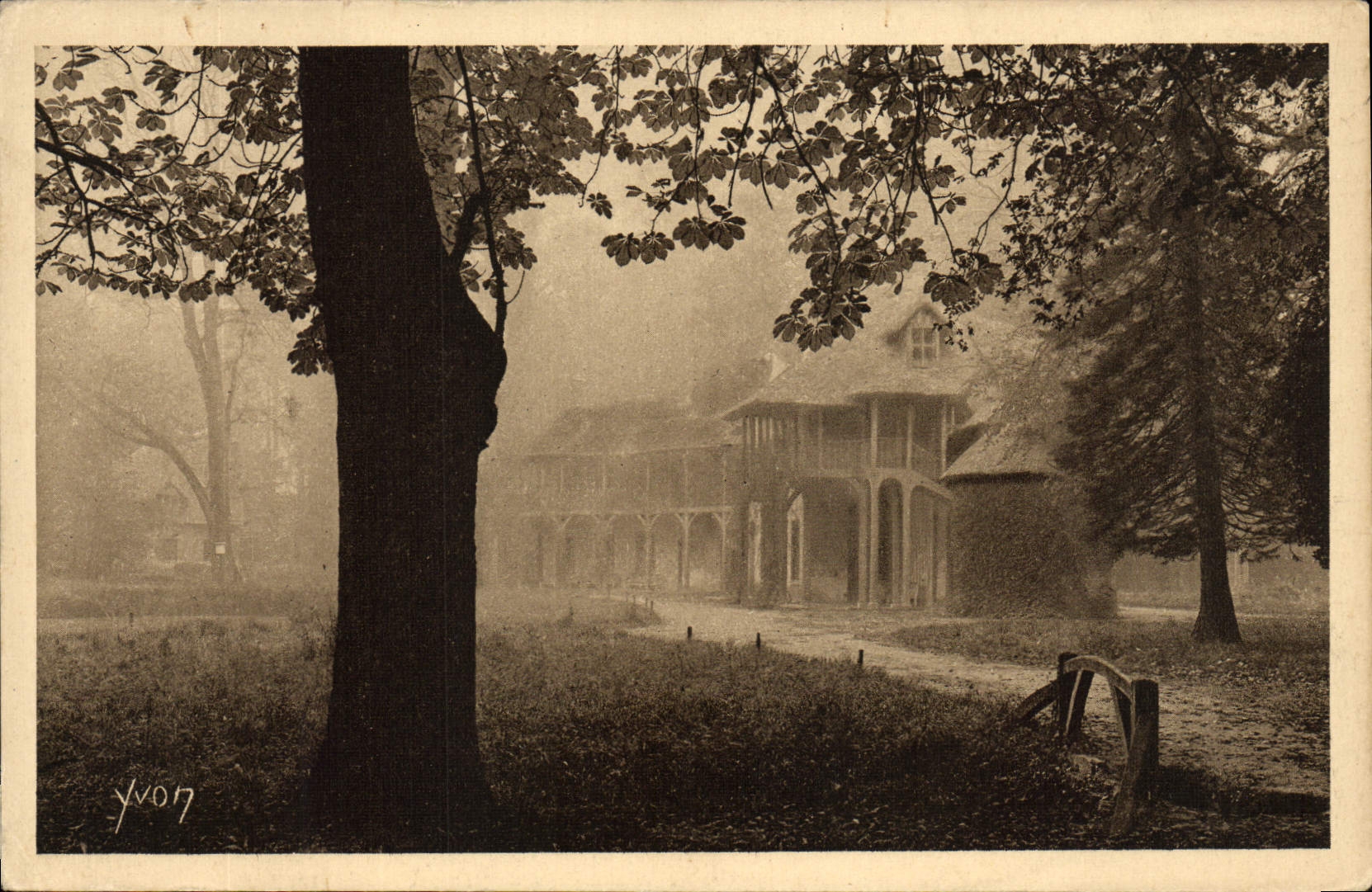VINTAGE POSTCARD Versailles the House of the Lord