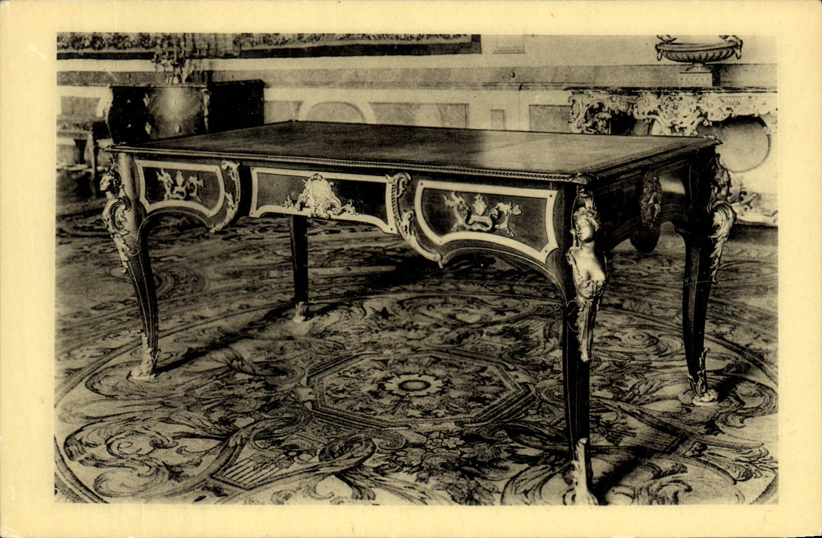 VINTAGE POSTCARD Castle Of Versailles Bureau De Crescent On which was sign deals it with Versailles Militaria