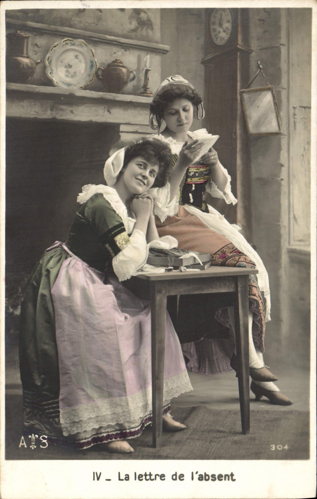 VINTAGE POSTCARD Fantasy Women Letter of the absent one