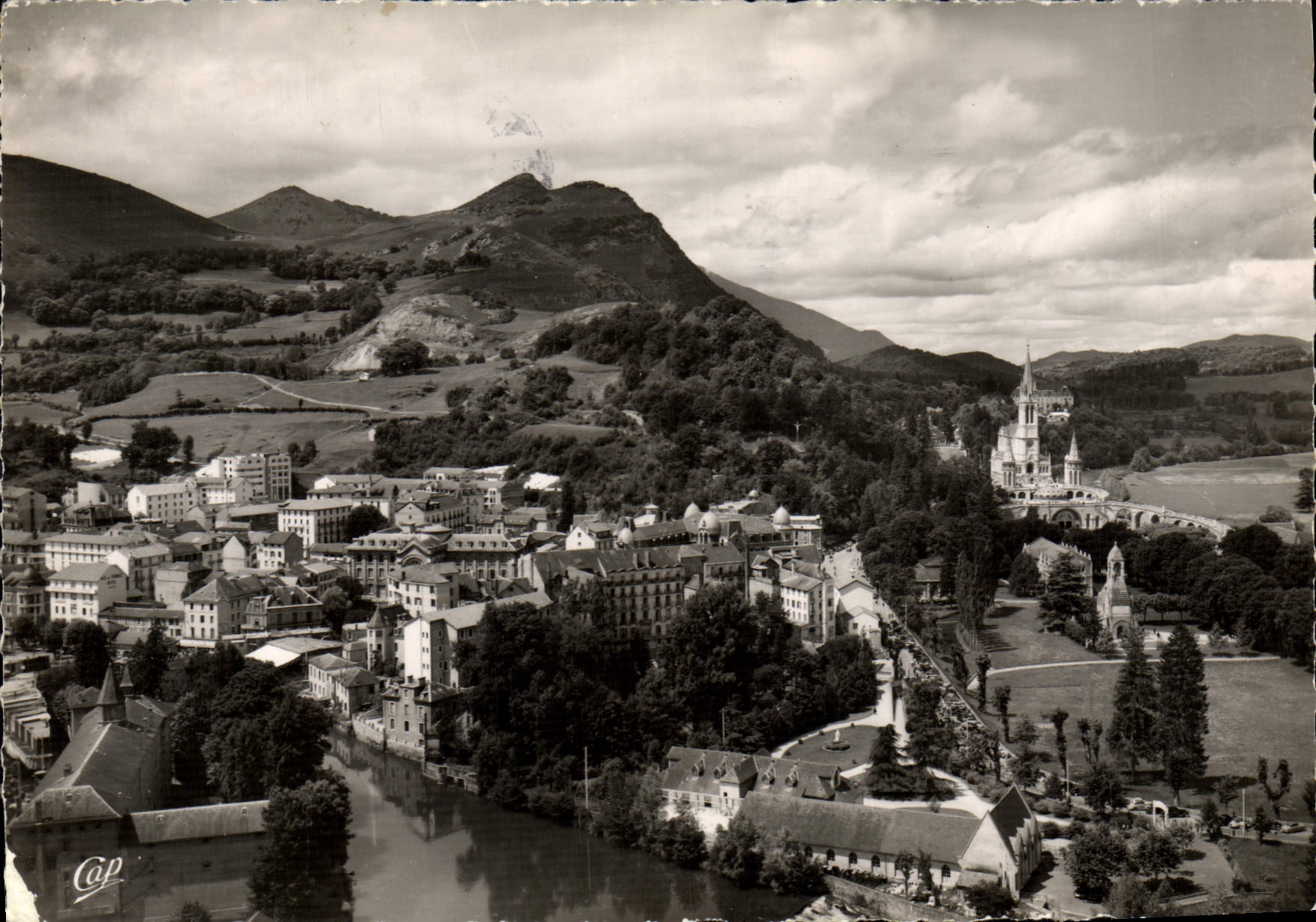 MODERN CARD Heavy Seen from of the Strong Castle