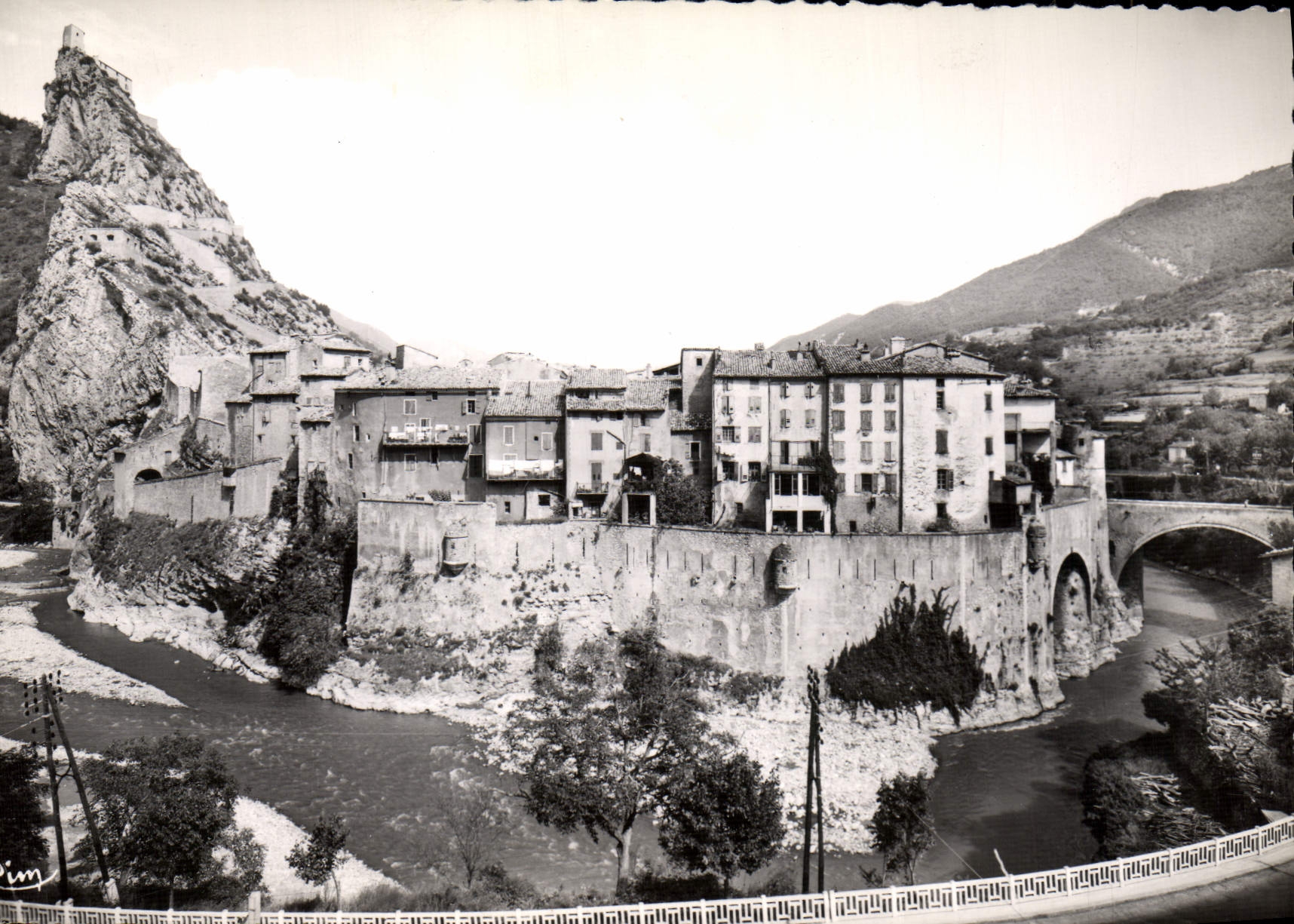 MODERN CARD Entrevaux Fortifiee City By Vauban About 1700 the city walls and Strong Vauban