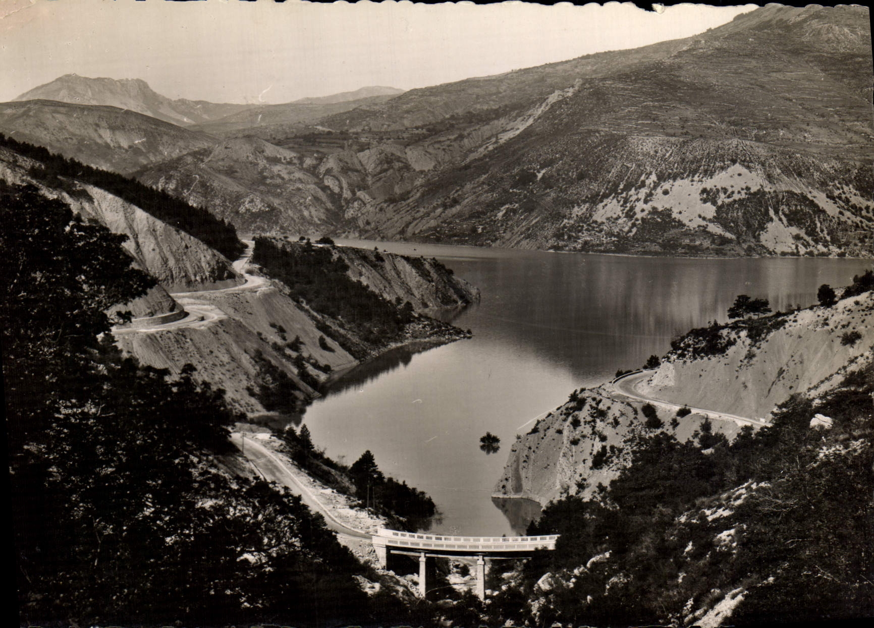 MODERN CARD Dam Castillon the lake seen of the road of Anot