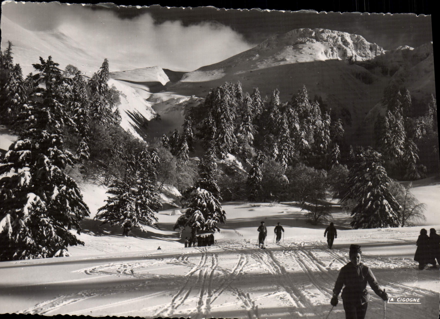 CPM Mont Dore Les Bains Les Champs de Neige au pied de Sancy Puy de Pan de la Grange