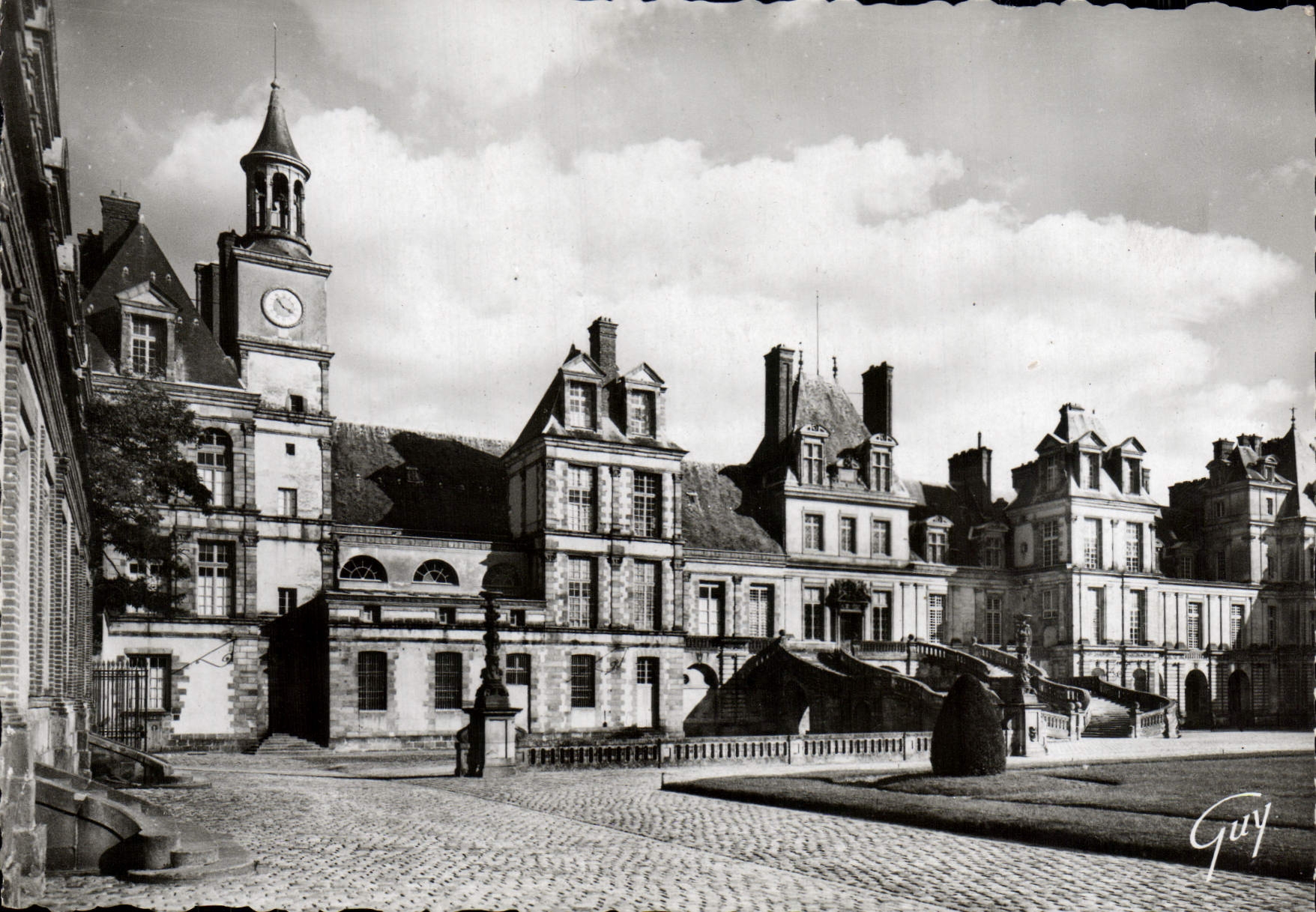 CPM Fontainebleau Le Palais Cour des Adieux