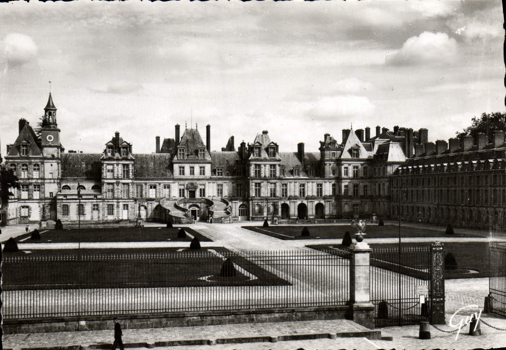 MODERN CARD Fontainebleau the Palate Court of the white horse or the good-byes