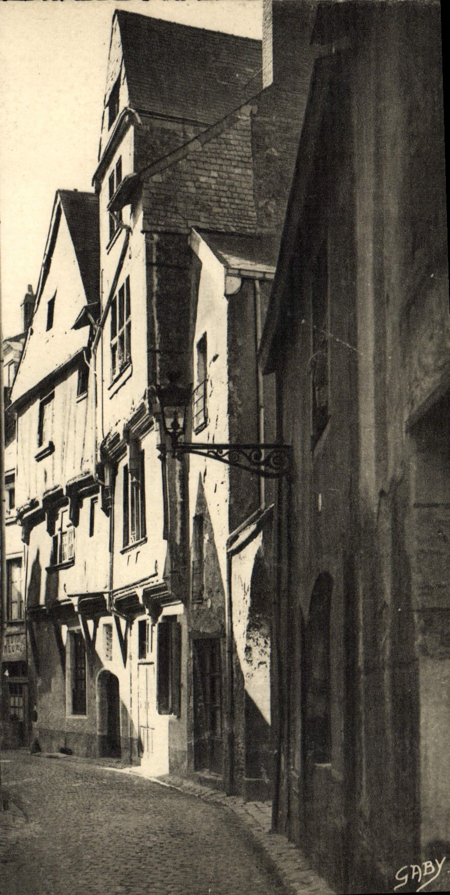 MODERN CARD Nantes Old women Houses street Bossuet