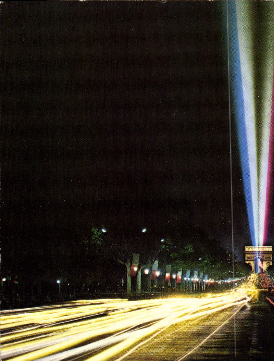CPM Paris La Nuit Les Champs Elysees