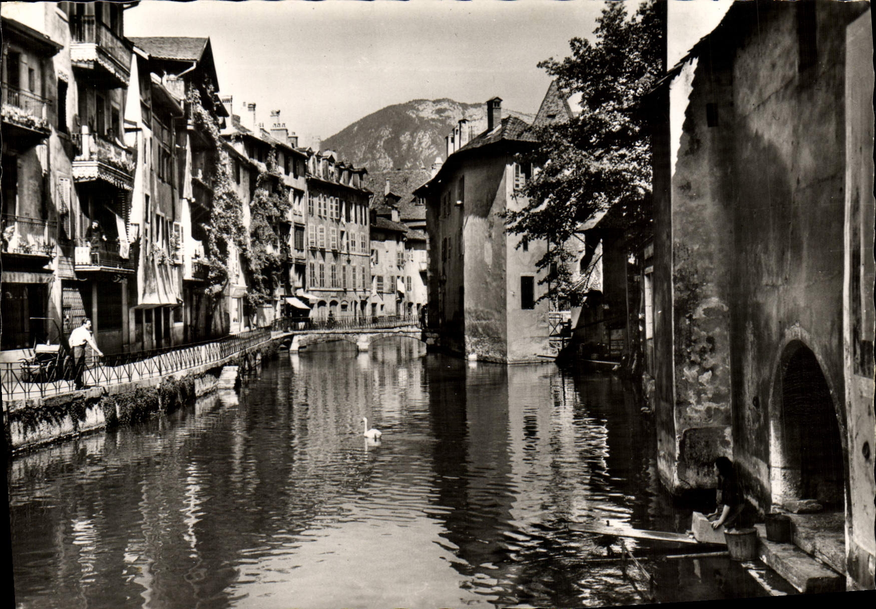 CPM Annecy Les Vieux Quartiers et le Canal du Thiou