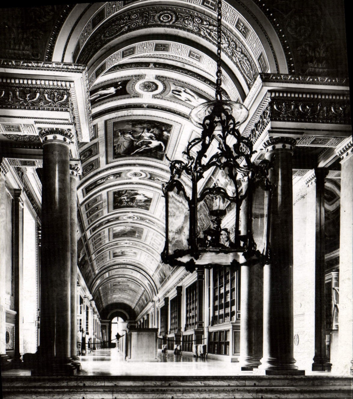 CPM Palais De Fontainebleau Le Palais Galerie De Diane
