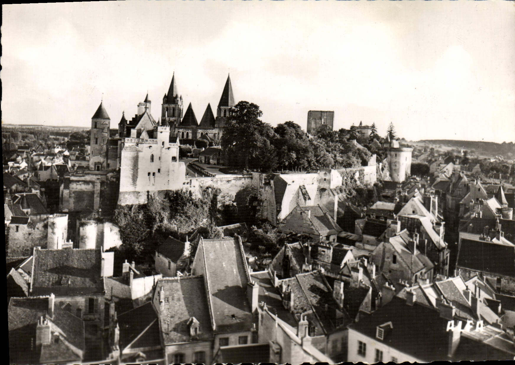 MODERN CARD Loaches the Castle Seen of the Tower St Antoine