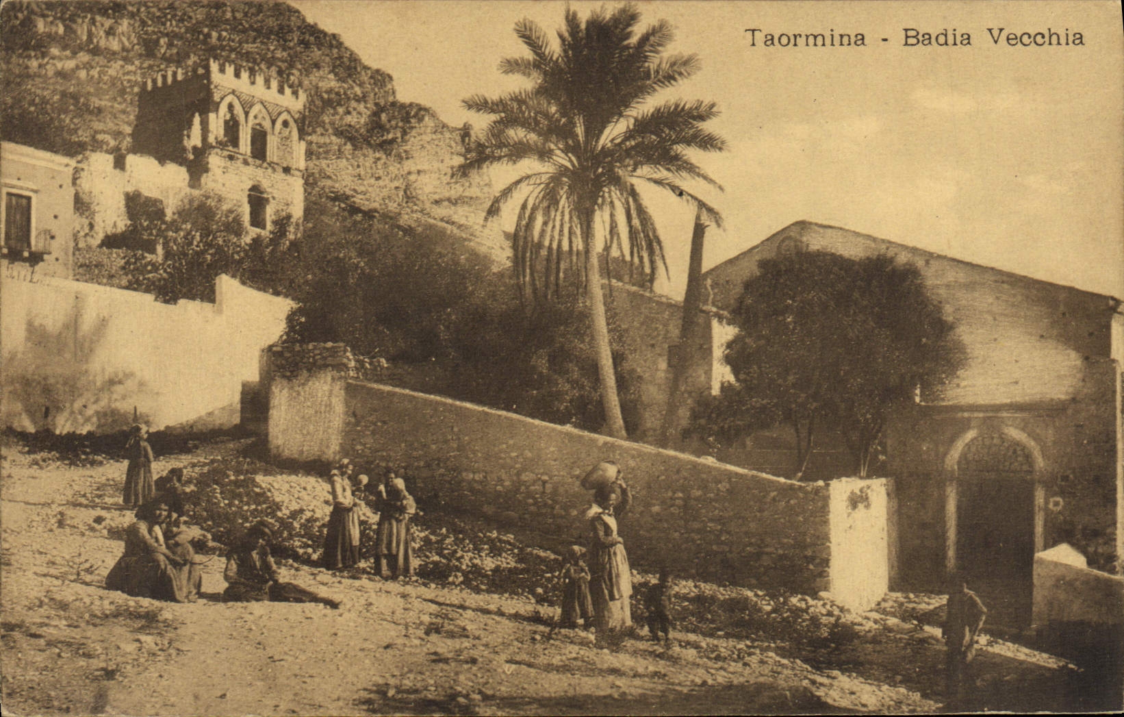 CPA Taormina Badia Vecchia Femmes 