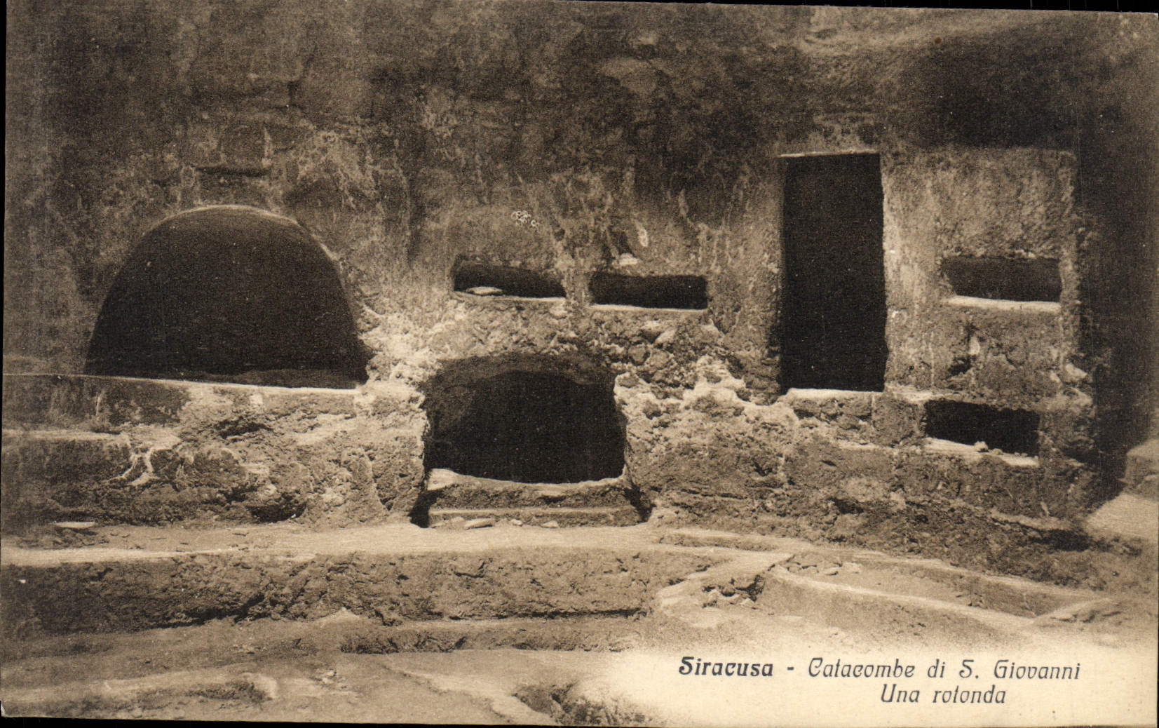 VINTAGE POSTCARD Siracusa Catacomb Di S Giovanni Una Rotonda