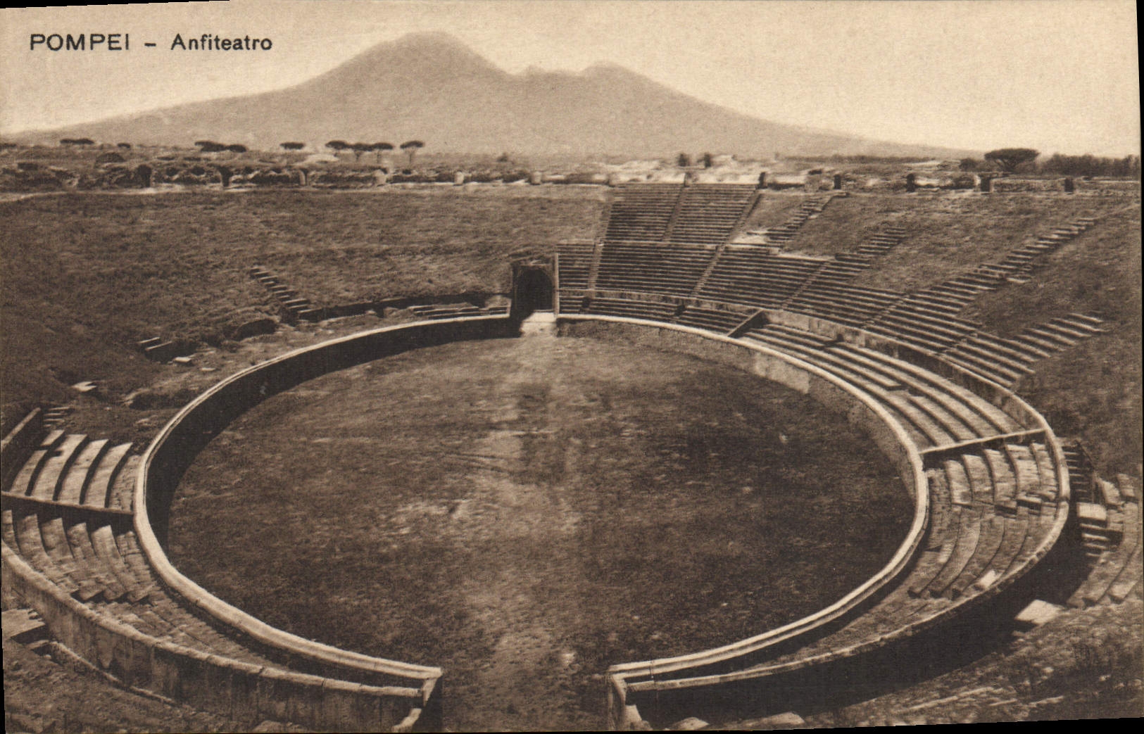 VINTAGE POSTCARD Pompei Anfiteatro