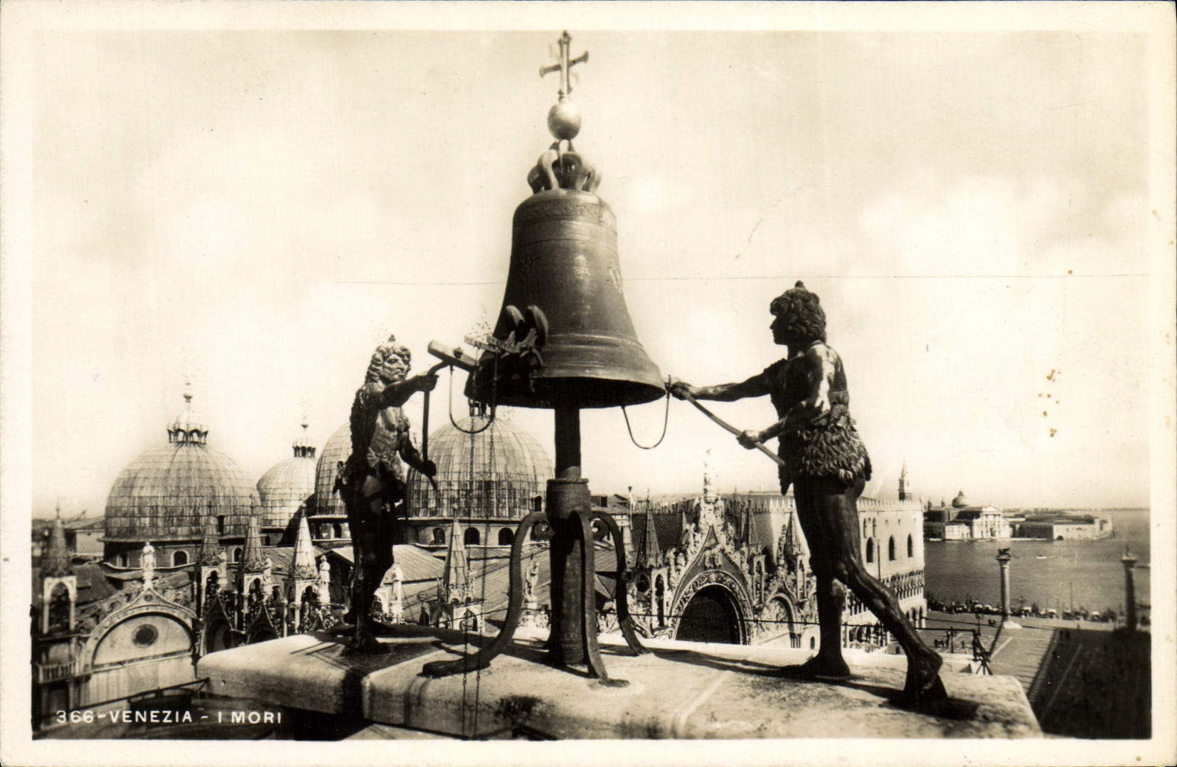 VINTAGE POSTCARD Venezia I Mori
