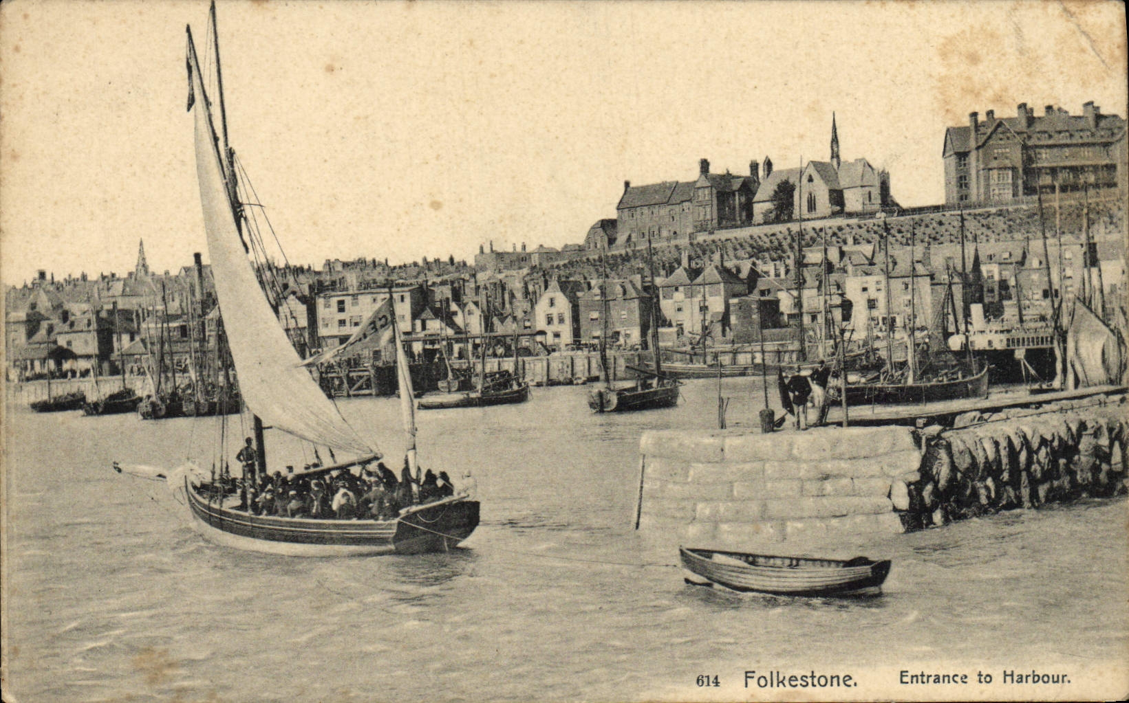 VINTAGE POSTCARD Folkestone Fan-in To Harbor Boats