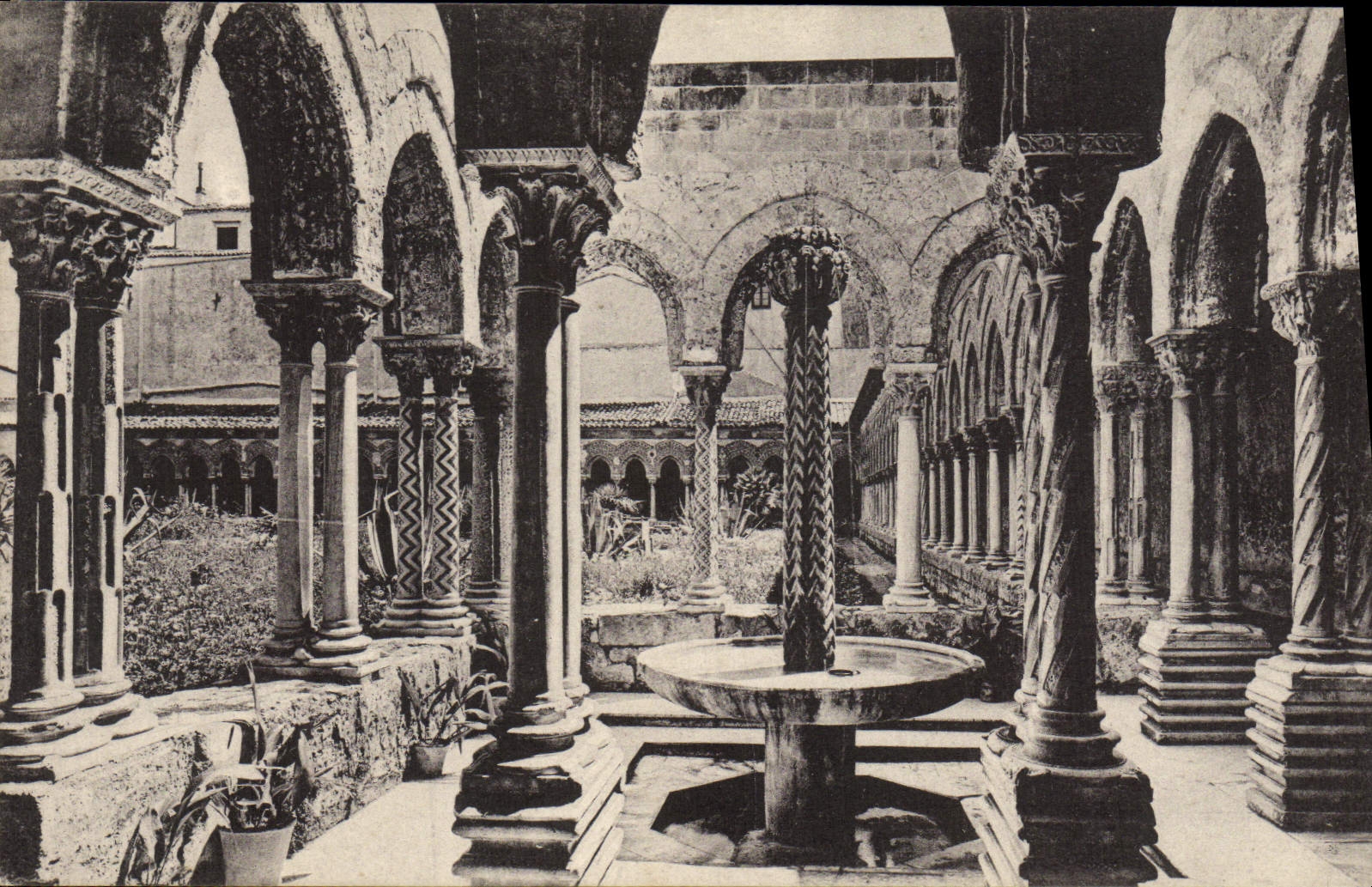 VINTAGE POSTCARD Monreale Chiostro Fontana Stuck Loggetta