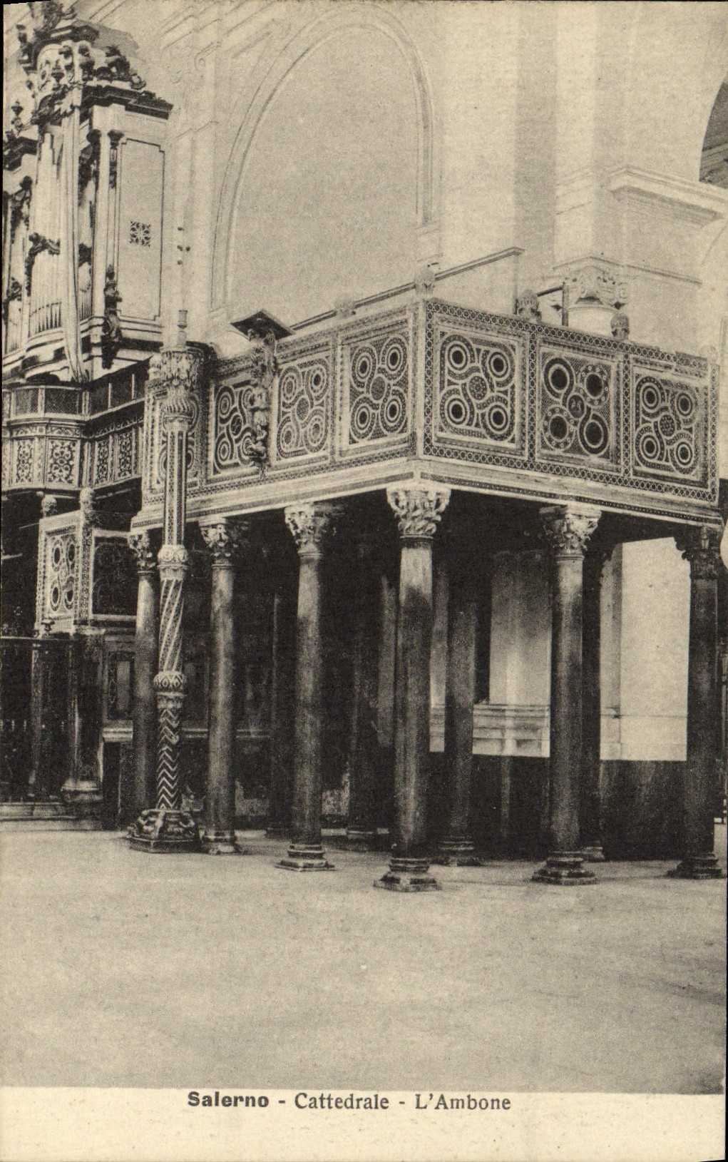 VINTAGE POSTCARD Salerno Cattedrale Ambone