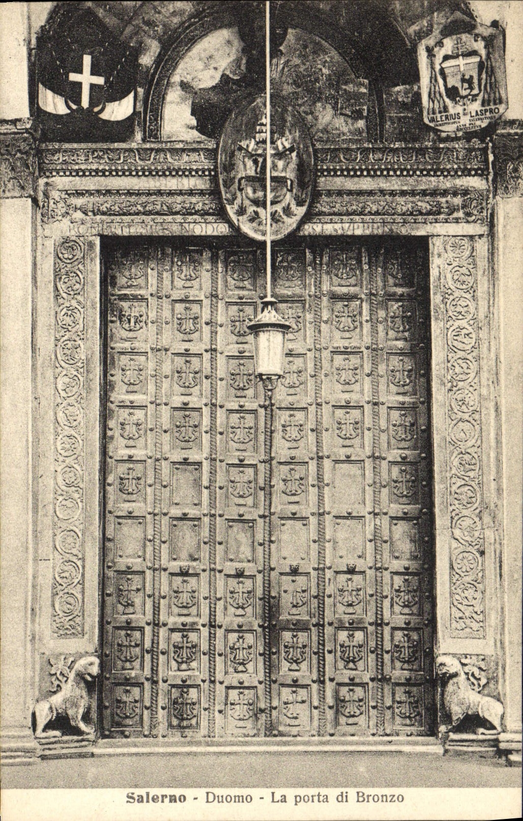 VINTAGE POSTCARD Salerno Duomo Carried It Di Bronzo