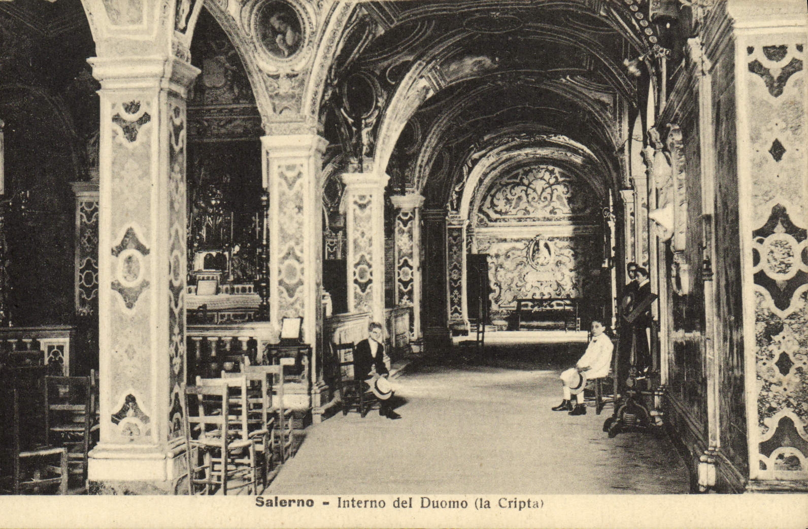 VINTAGE POSTCARD Ravello Interno Del Duomo the cripta