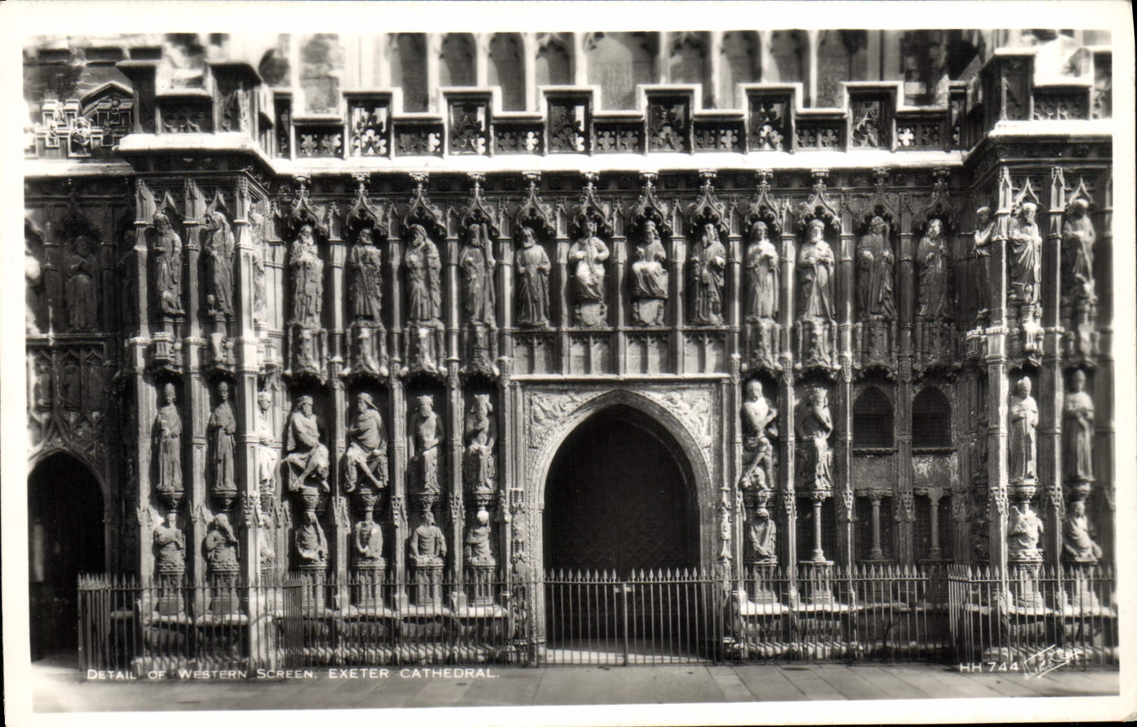 VINTAGE POSTCARD Detail Off Western Screen Exeter Cathedral