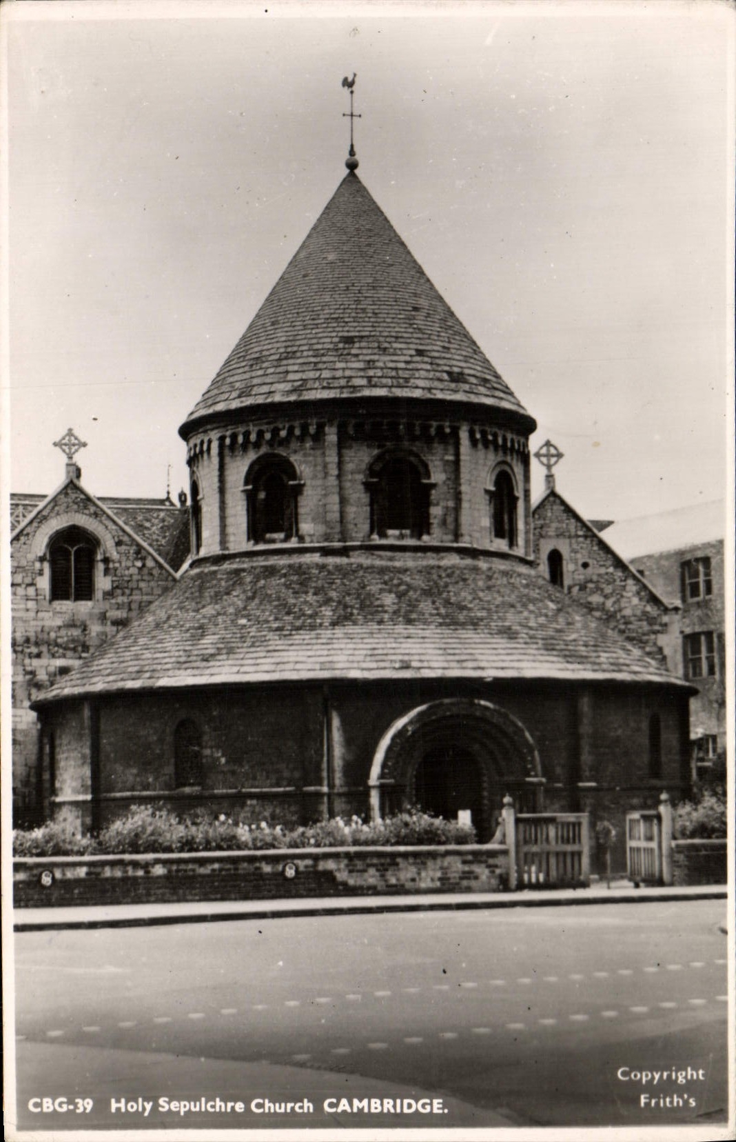 VINTAGE POSTCARD Holy Sepulchre Church Cambridge