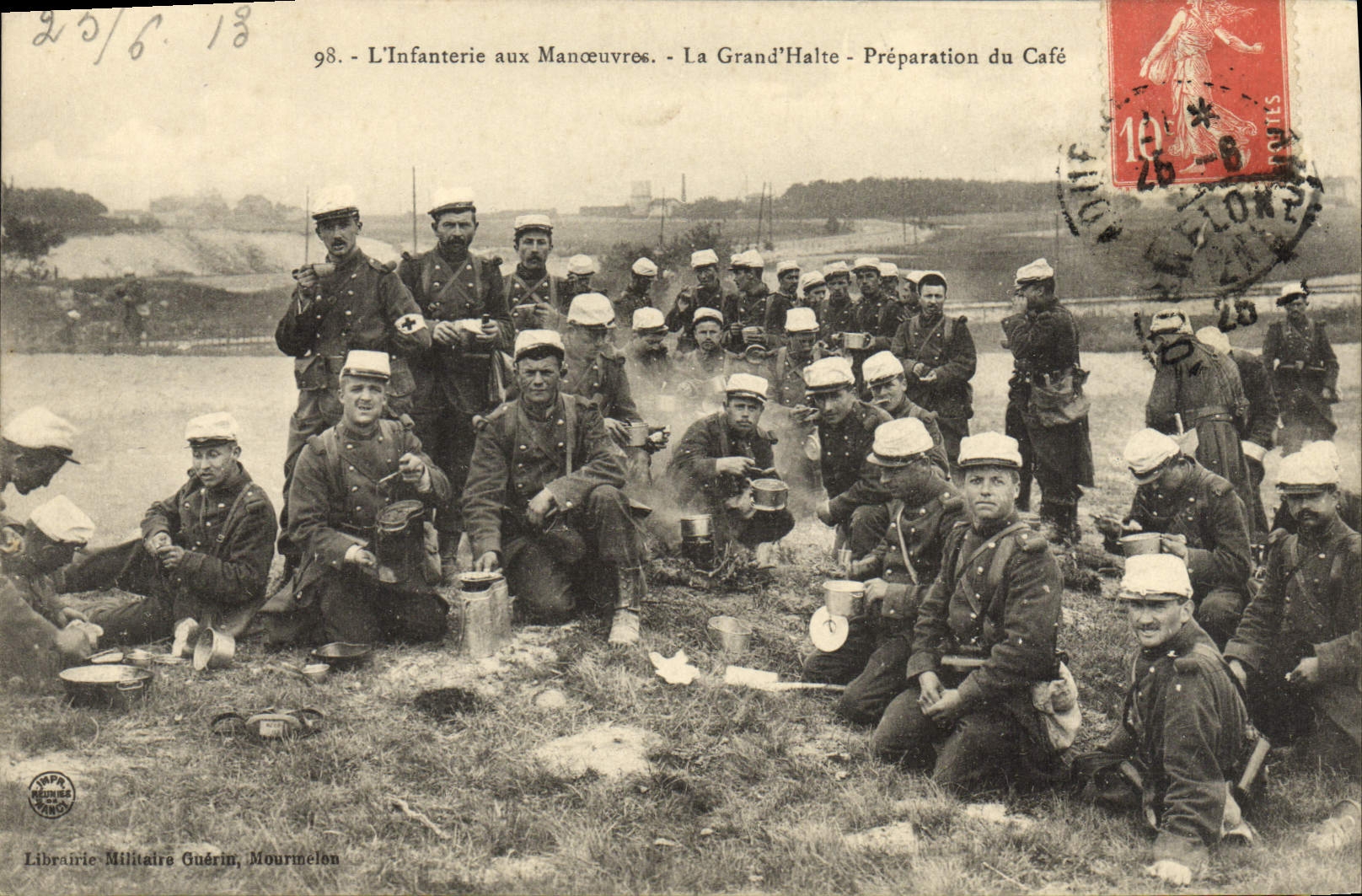 CPA L'Infanterie Aux Manoeuvres La Grand d'Halte Preparation Du Cafe Militaria Croix Rouge