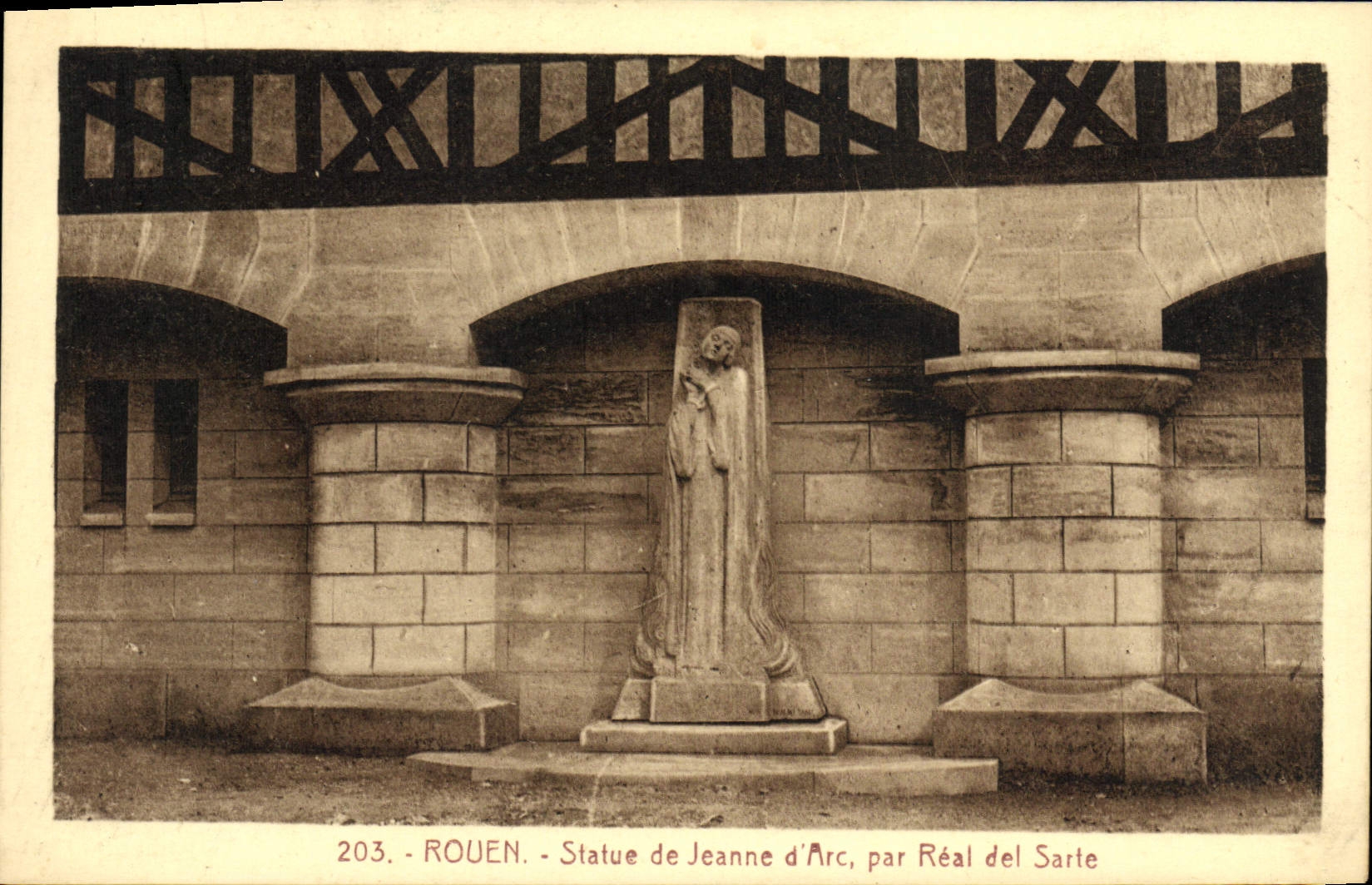 CPA Rouen Statue De Jeanne d'Arc Par Real Del Sarte