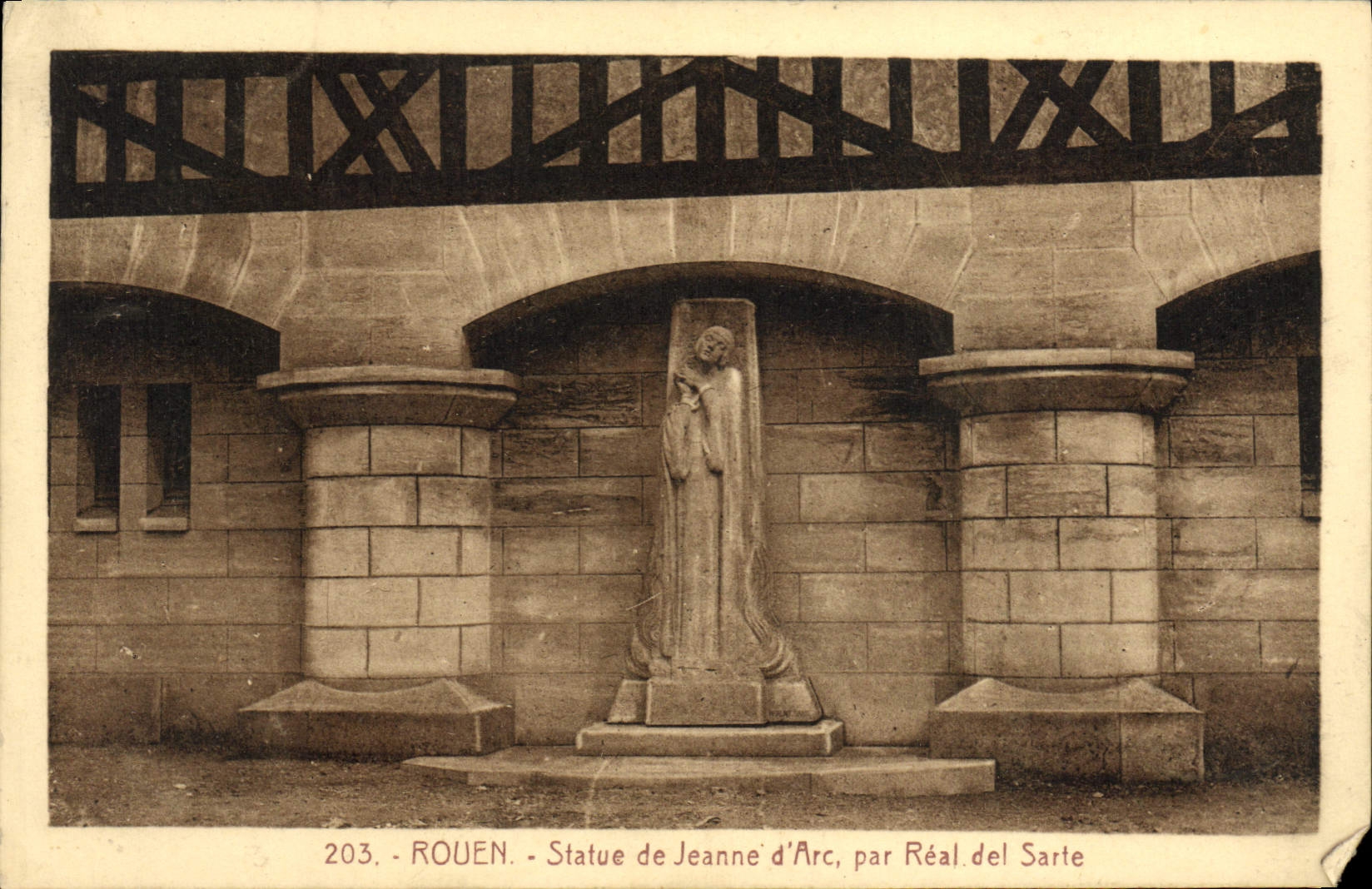 CPA Rouen Statue De Jeanne d'Arc Par Real Del Sarte