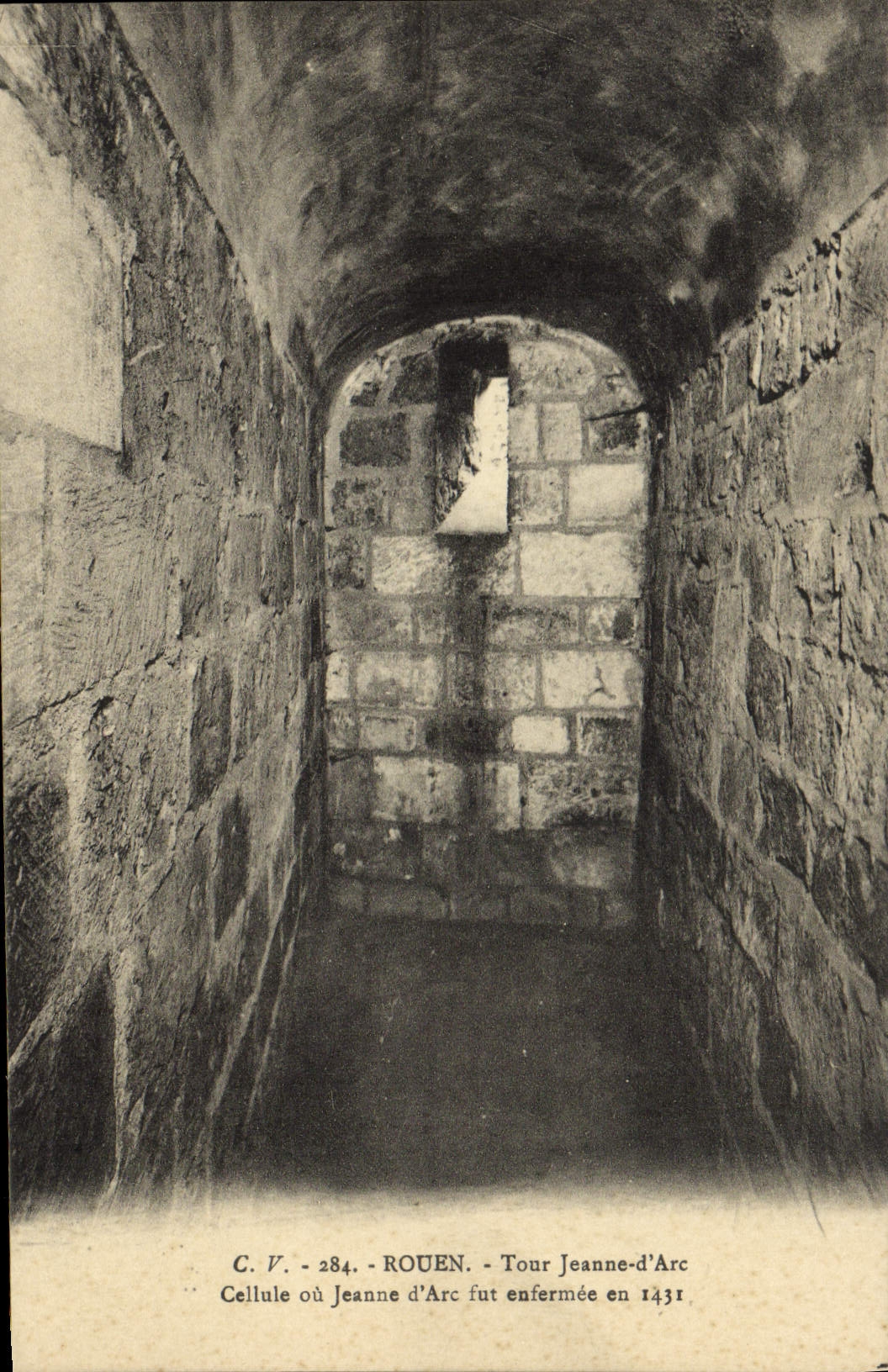 VINTAGE POSTCARD Rouen Tower Jeanne d' Arc Cell Or Jeanne d' Arc Was enfermee in 1431