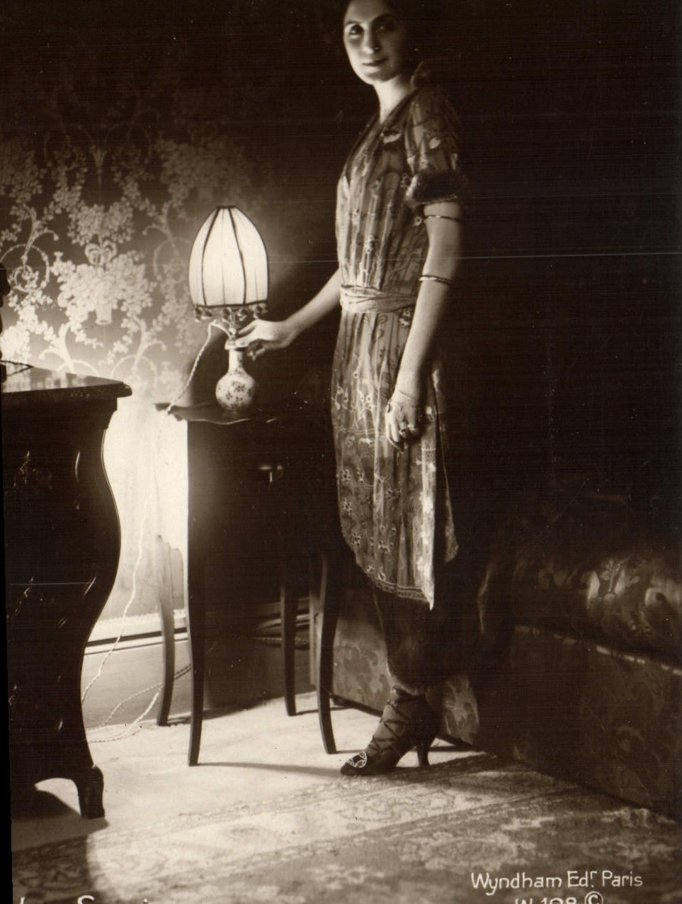 VINTAGE POSTCARD Fantasy Woman Vera Sergine