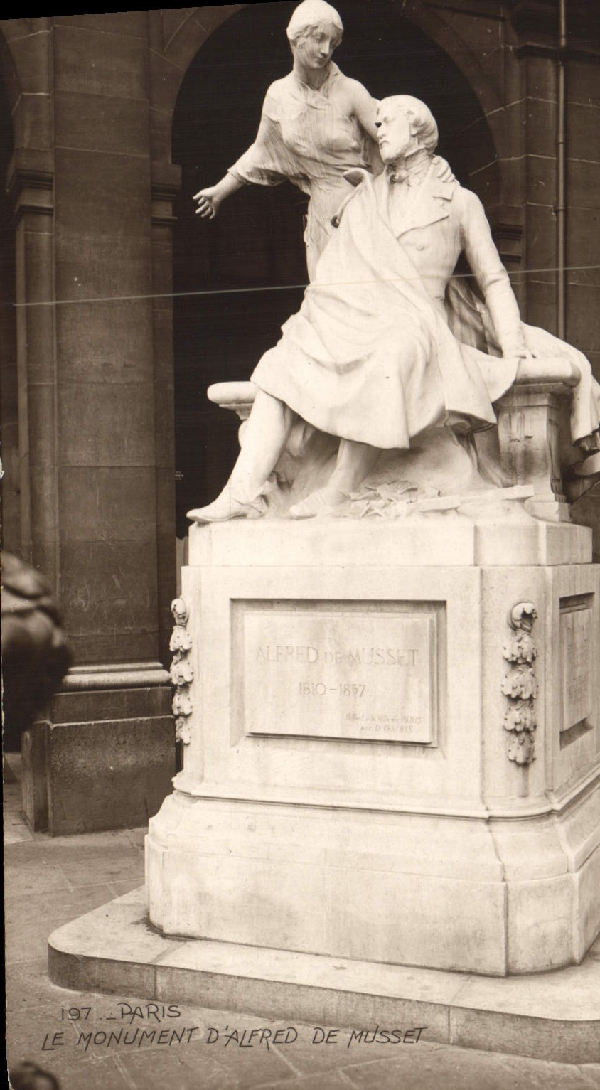 VINTAGE POSTCARD Paris the Monument Of Alfred De Musset