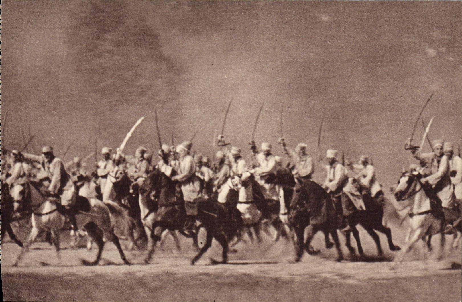 CPA Charge de spahis Militaria 