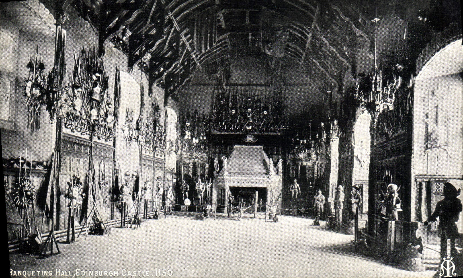 VINTAGE POSTCARD Banqueting hall Edinburgh Castle