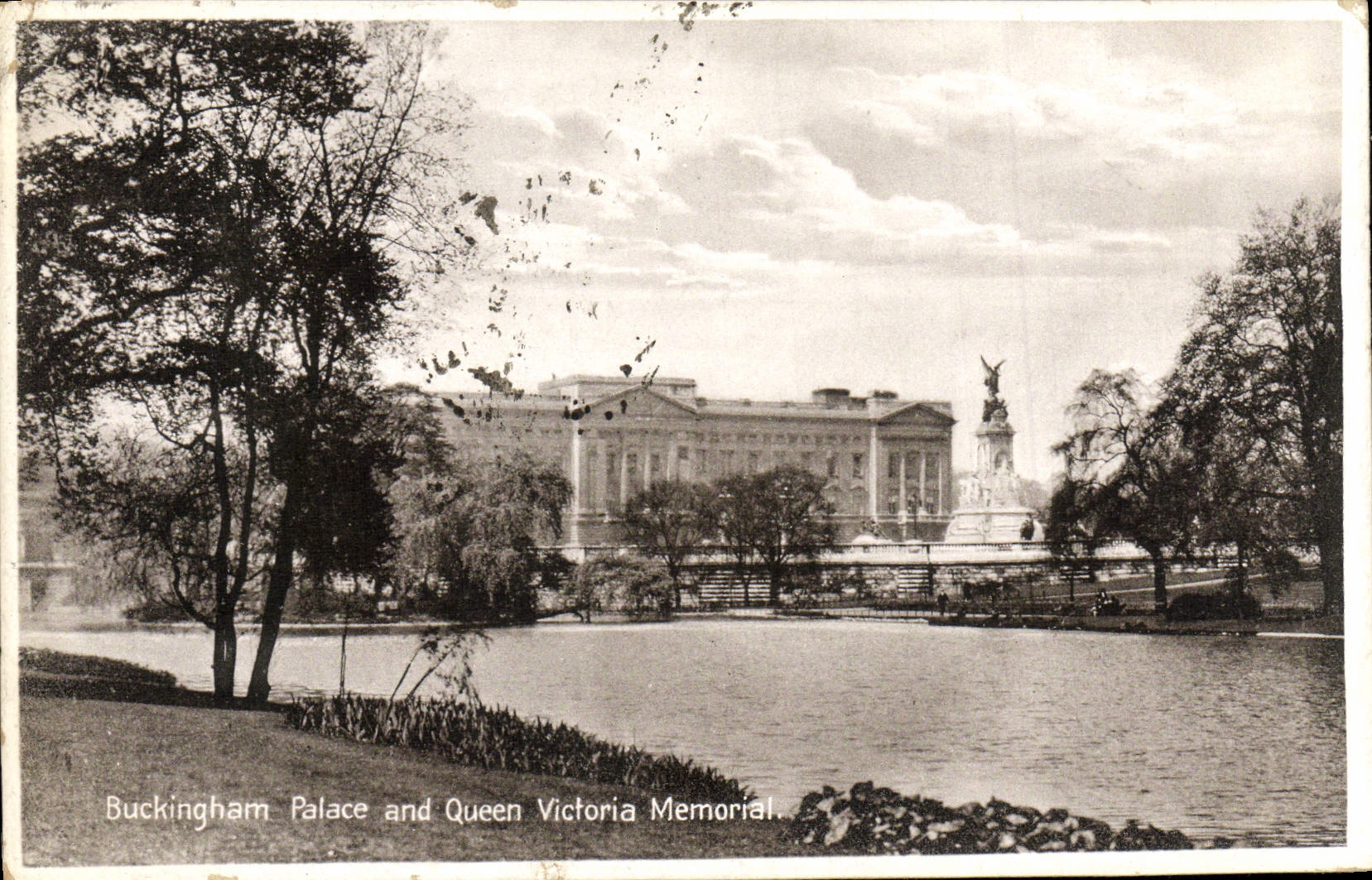 Buckingham Palace de Londres de la POSTAL de la VENDIMIA y monumento de la reina Victoria