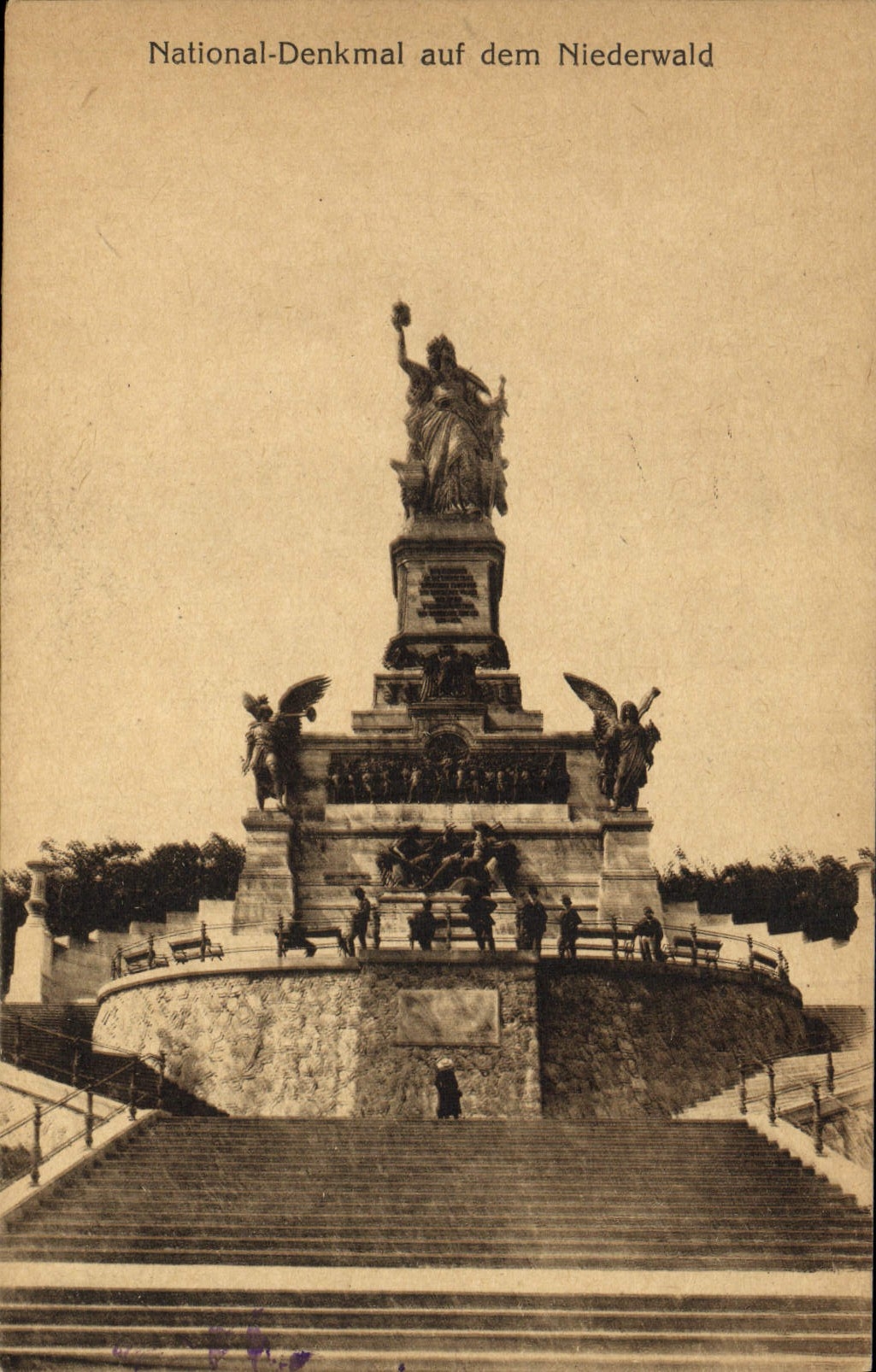 Dem denkmal nacional Nierdewald del auf de la POSTAL de la VENDIMIA