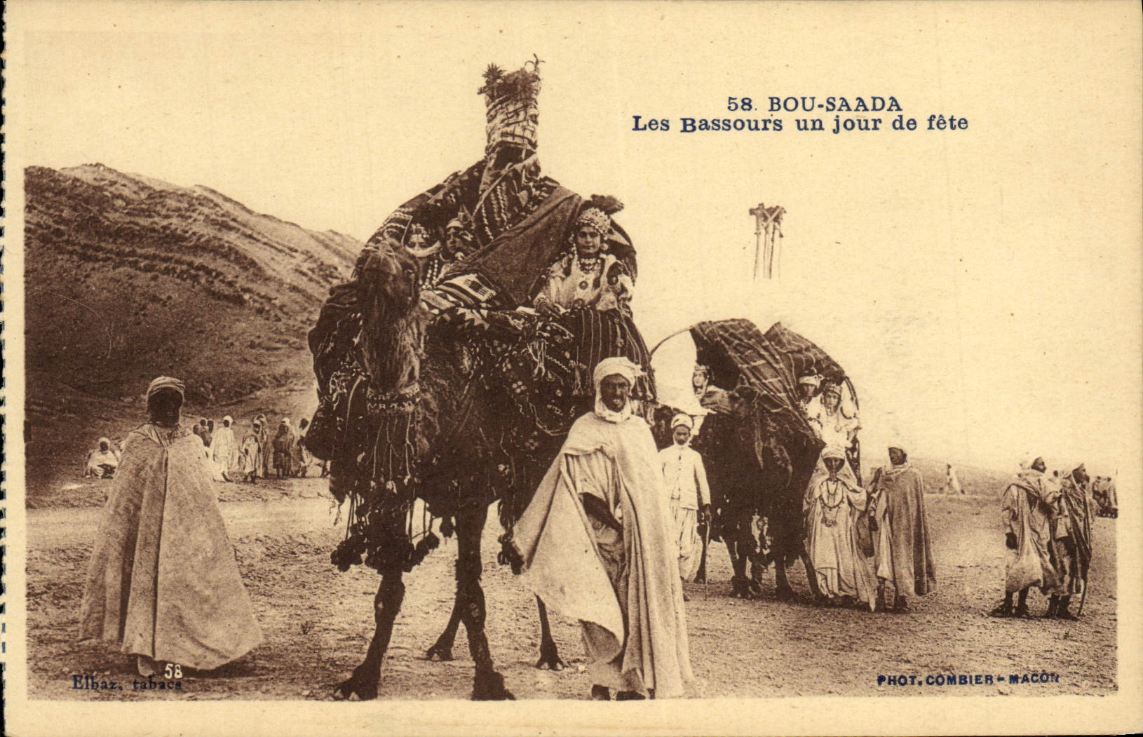 CPA Bou saada Les Bassours un Jour de Fete Chameaux