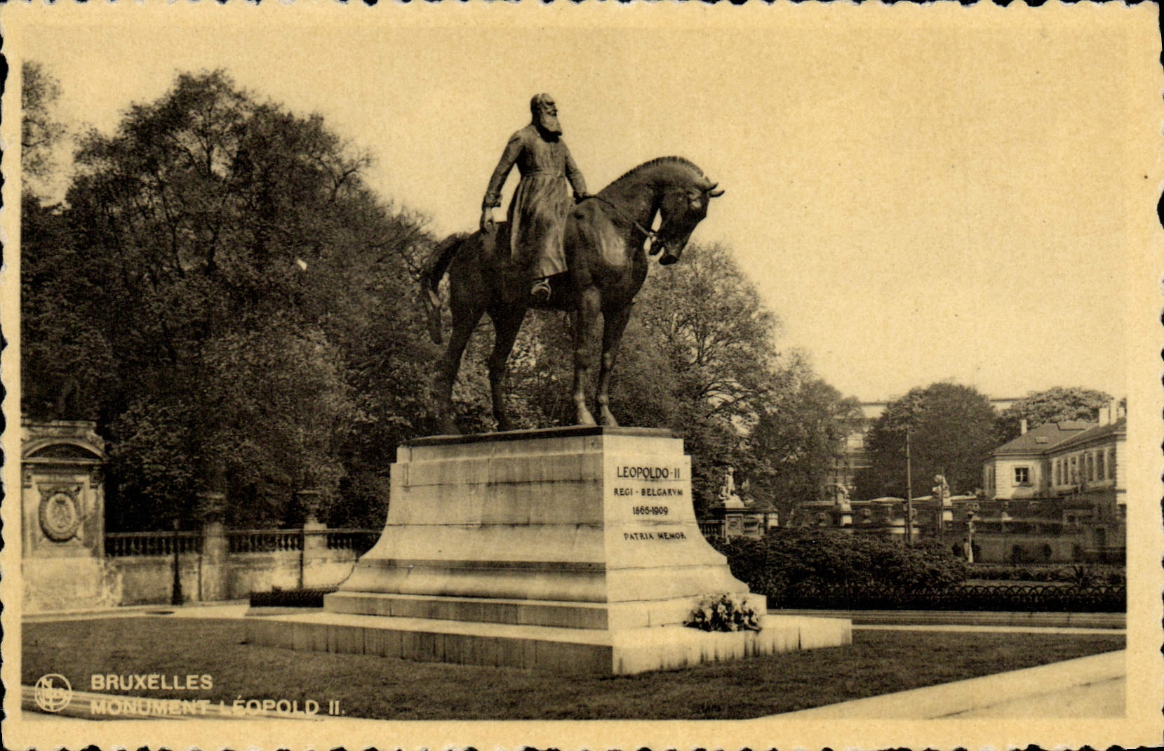 Monumento Leopold II de Bruselas de la POSTAL de la VENDIMIA