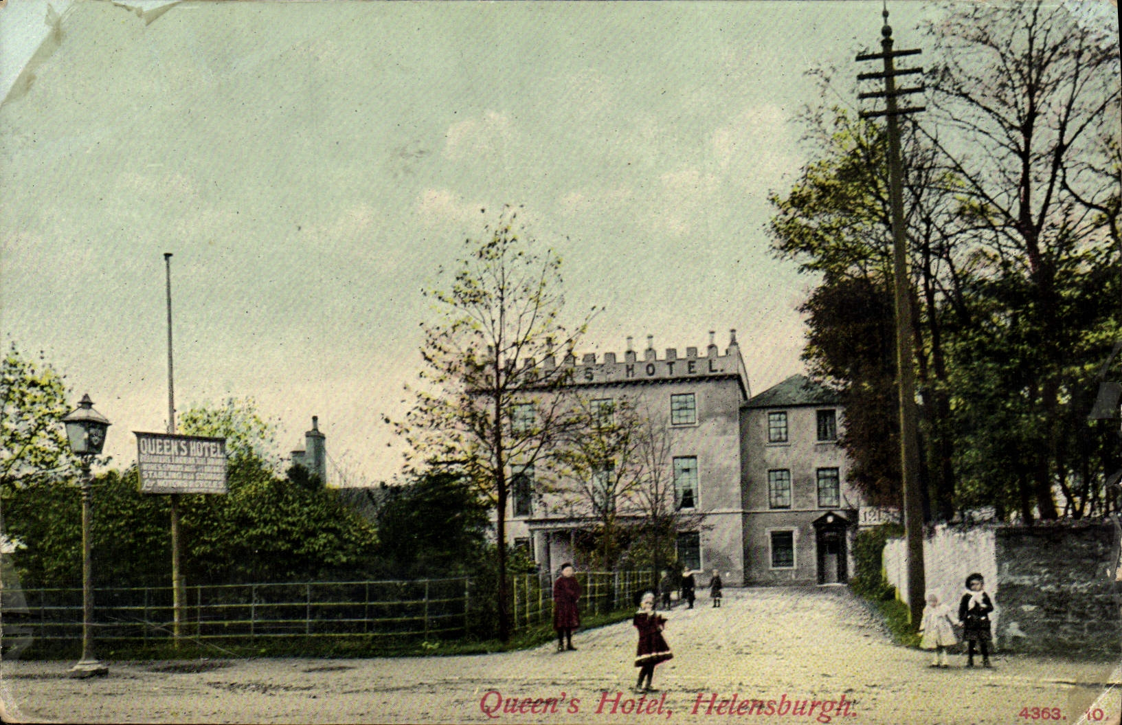 VINTAGE POSTCARD Quenn' S Helensburgh Hotel