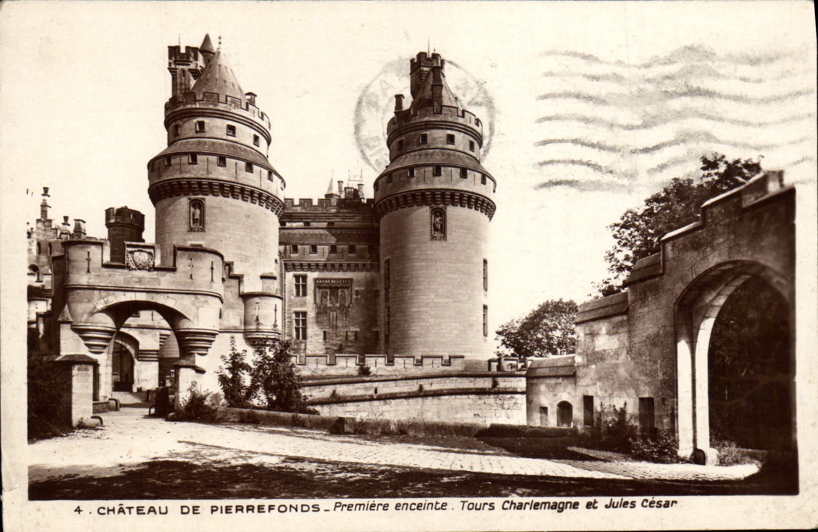 La POSTAL Castle De Pierrefonds Pregnant de la VENDIMIA primero viaja a Charlemagne y a Julio Cesar