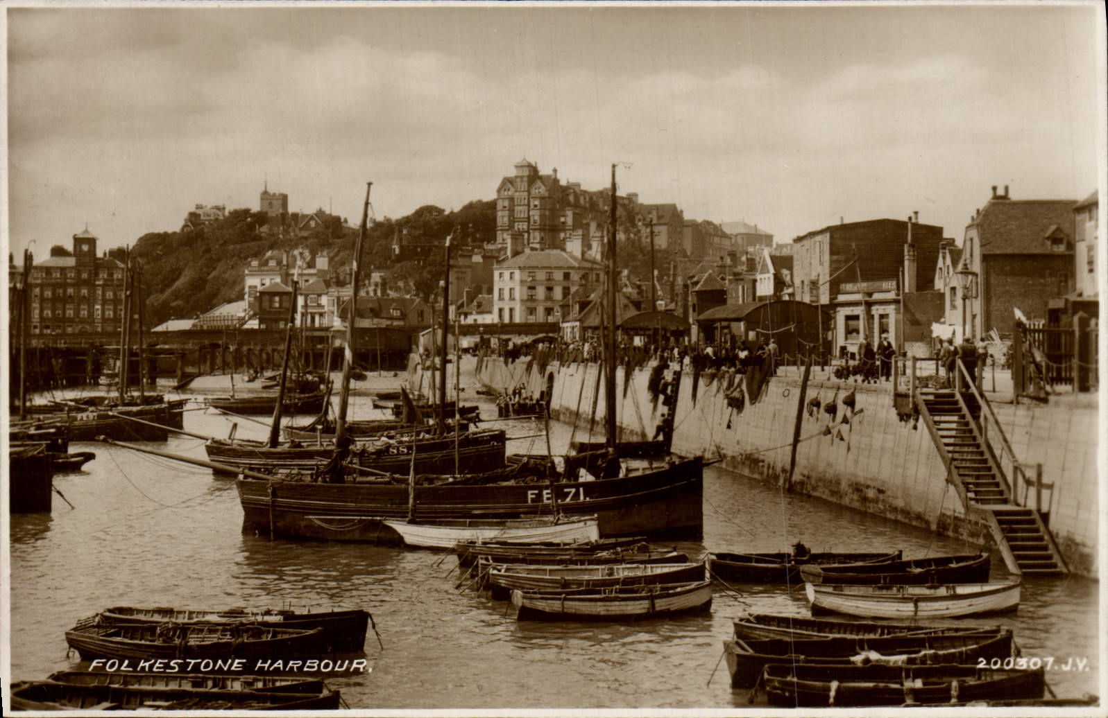 CPA Folkestone Harbour Bateau