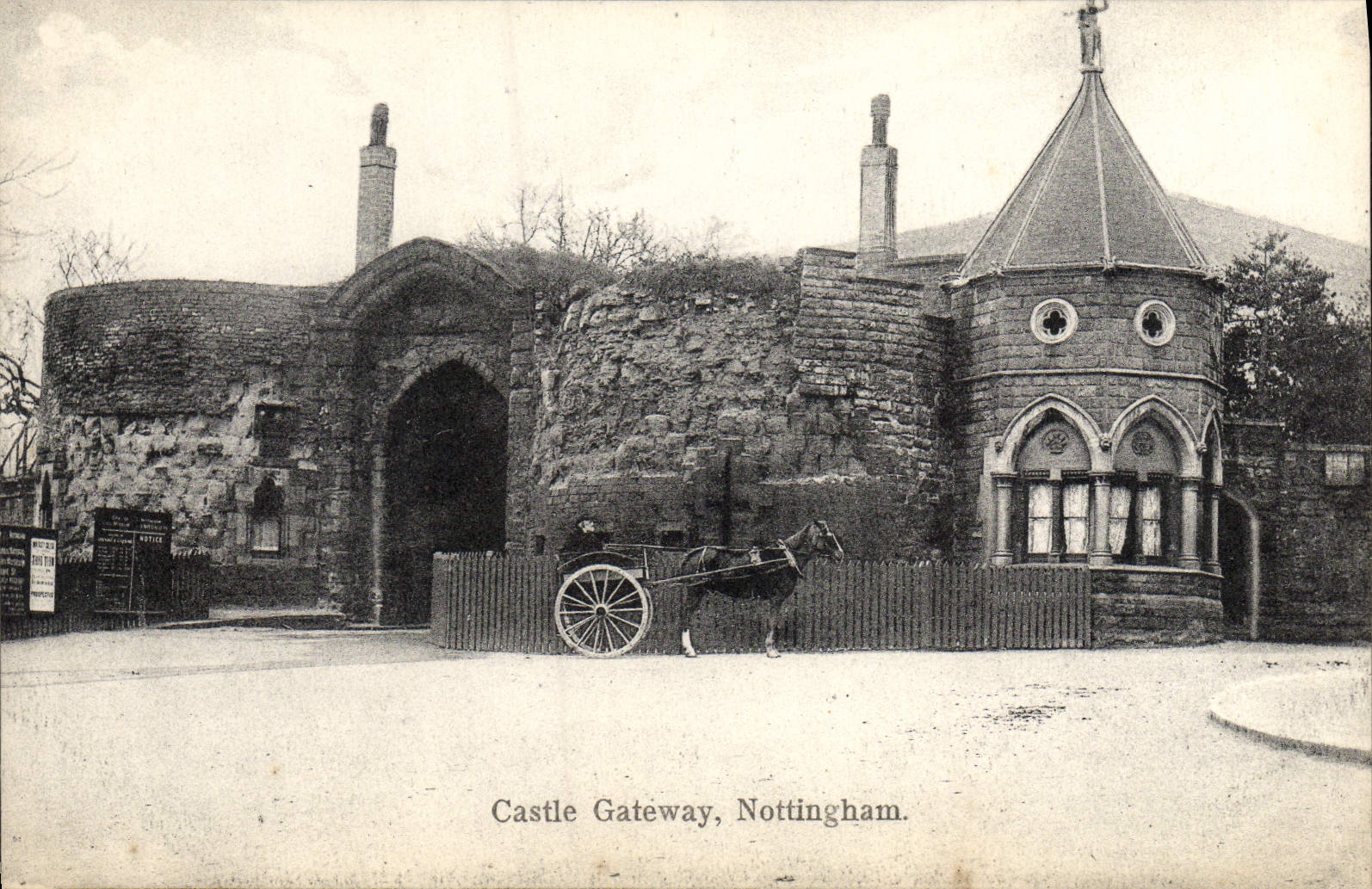 VINTAGE POSTCARD Castle Gateway Nottingham Coach Horse