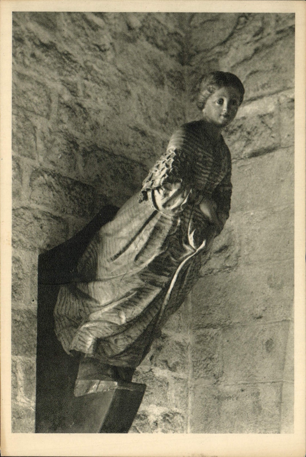 VINTAGE POSTCARD Museo Maritimo Reales Atarazanas Barcelona Mascaron del Velero Blanca Aurora